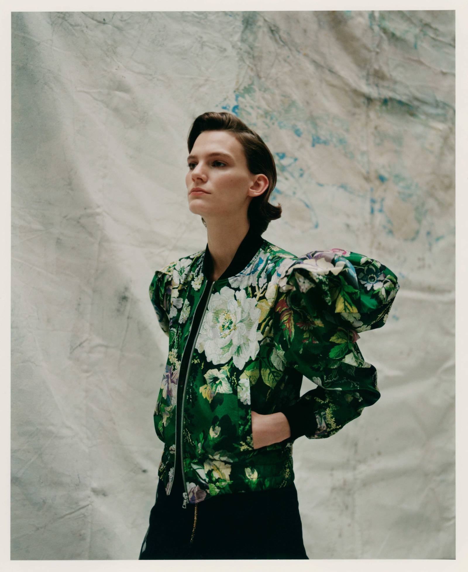 Modelka w ubraniach z kolekcji Driesa Van Notena na seozn wiosna-lato 2020 (Fot. Marcin Kempski)
