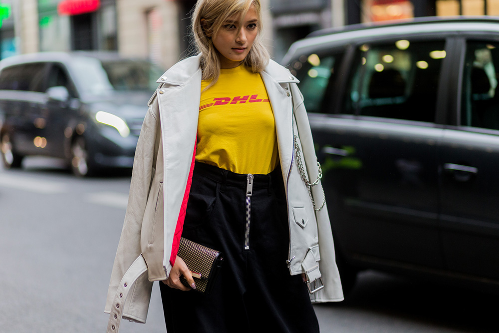 T-shirt Vetements i DHL (Fot. Getty Images)