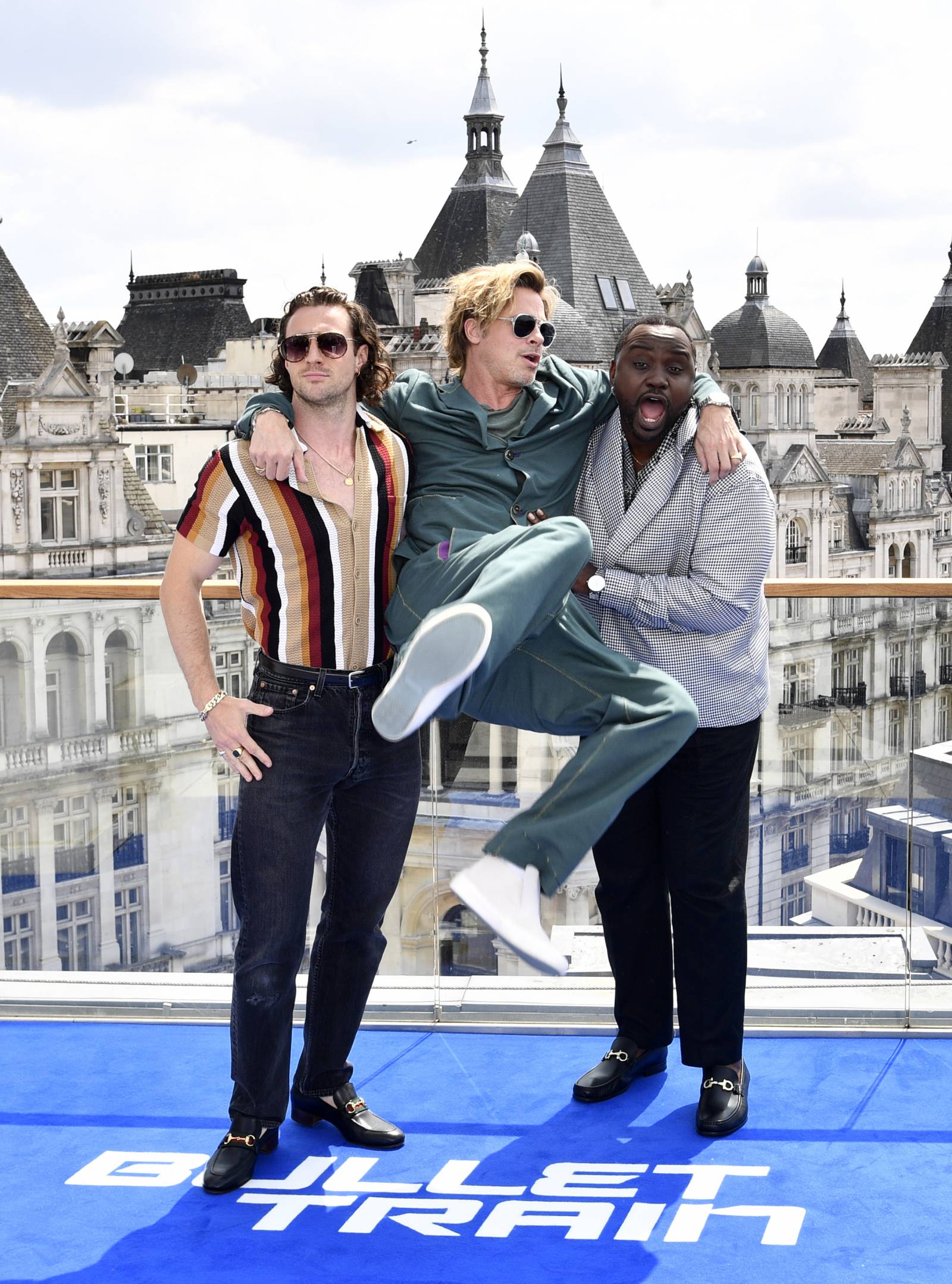 Aaron Taylor-Johnson, Brad Pitt i Brian Tyree Henry w czasie promocji filmu Bullet Train (Fot. Getty Images)