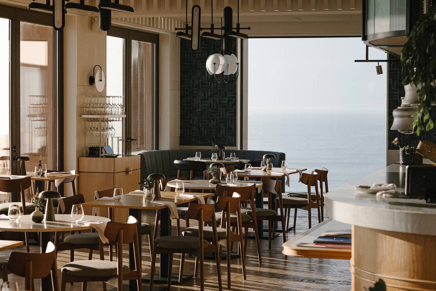 Wnętrze restauracji Onda (Fot. Hayley Kelsing)