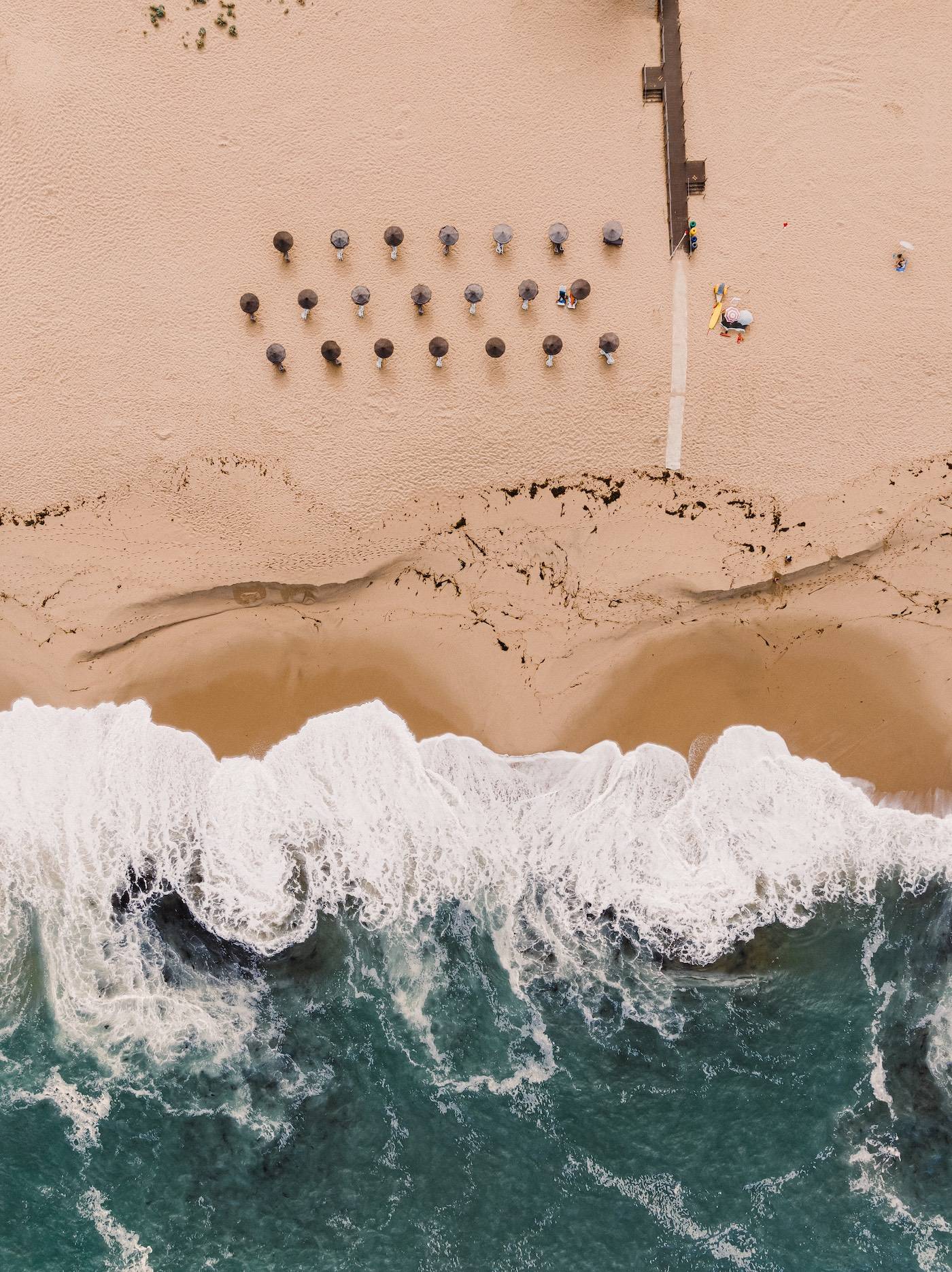 Widok na hotelową plażę (Fot. Pion Studio)