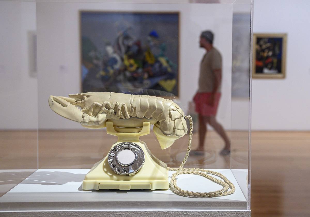 Telefon Salvadora Dalego (widok z wystawy w Lizbonie)