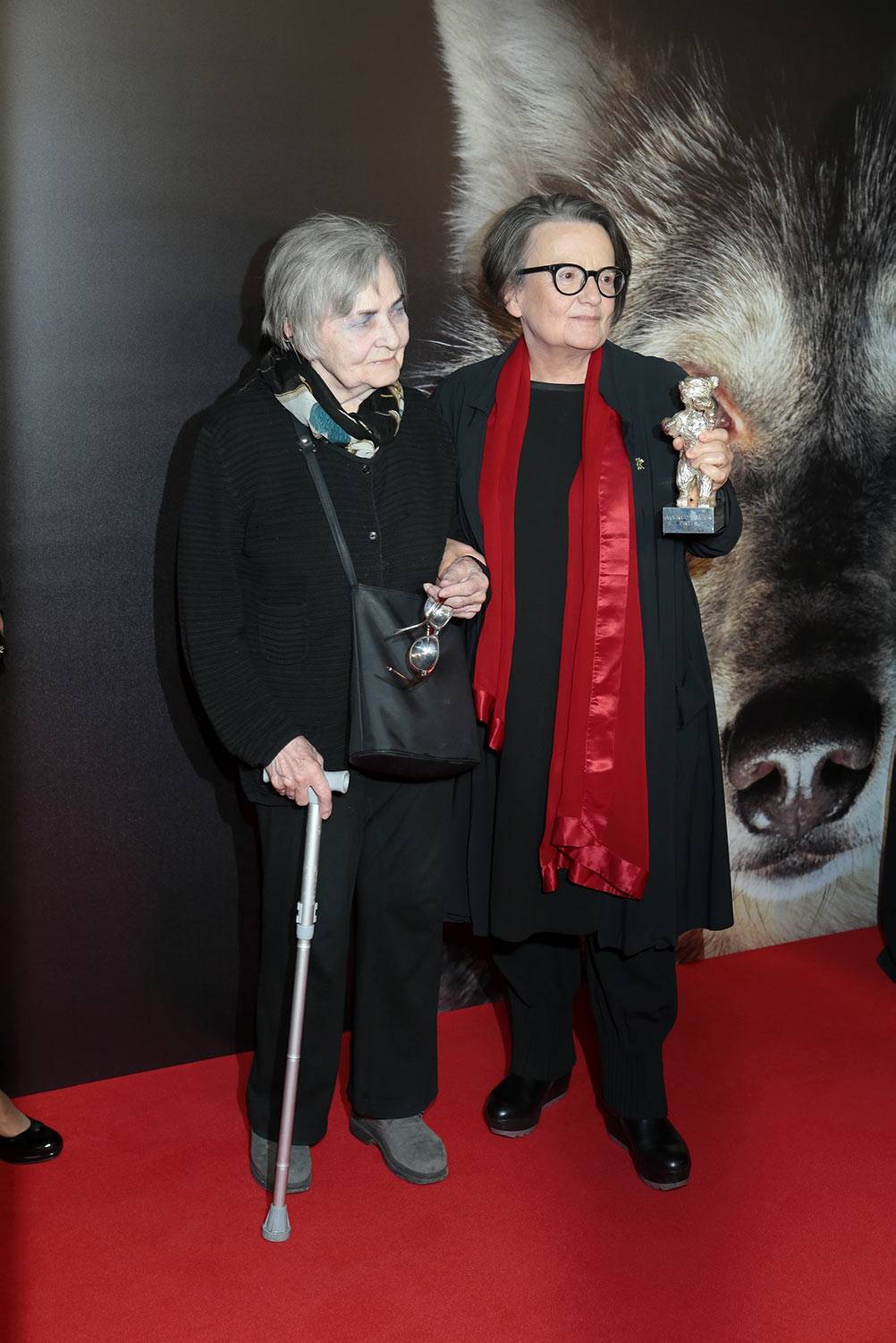 Agnieszka Holland z mamą na premierze filmu „Pokot” (Fot. Adam Jankowski /Reprter)