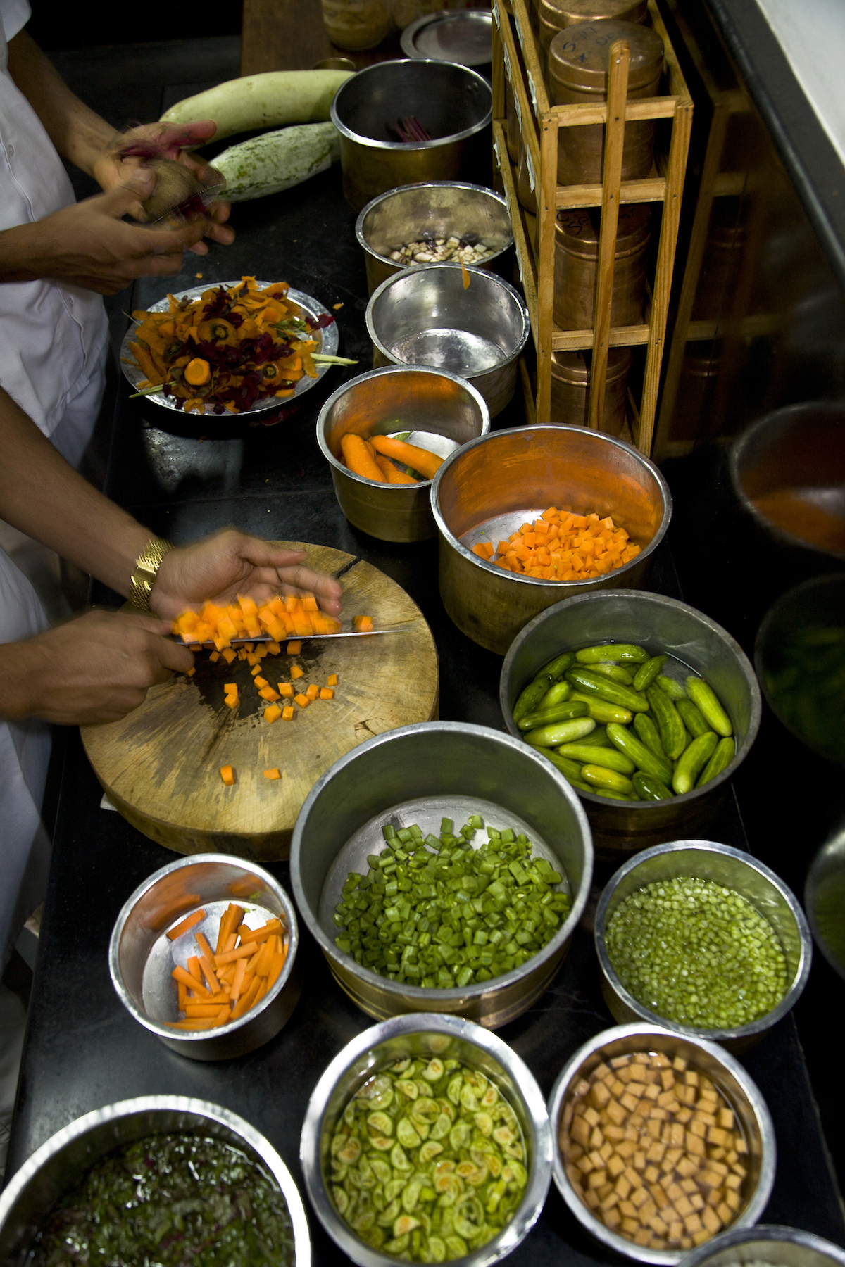Przygotowanie posiłku ajurwedyjskiego (Fot. Getty Images)