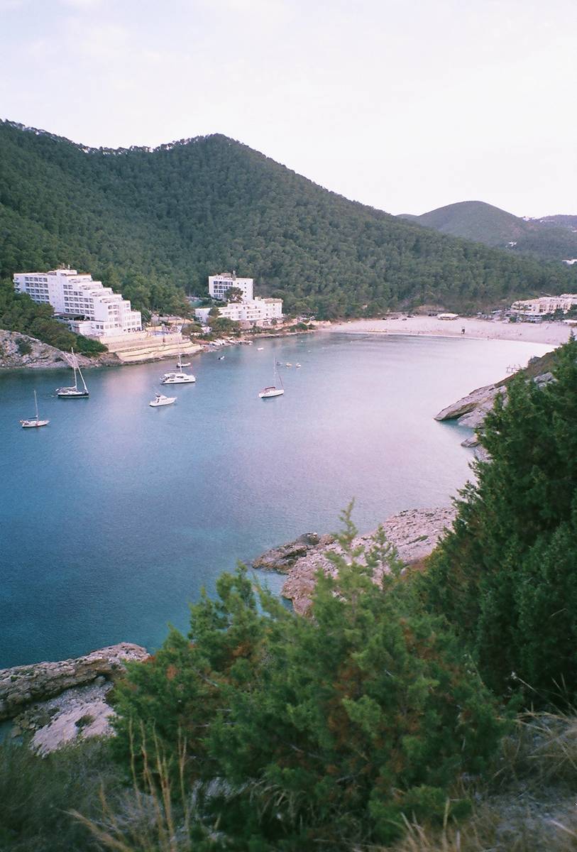 Cala Llonga, Ibiza (Fot. Alice Zielasko)