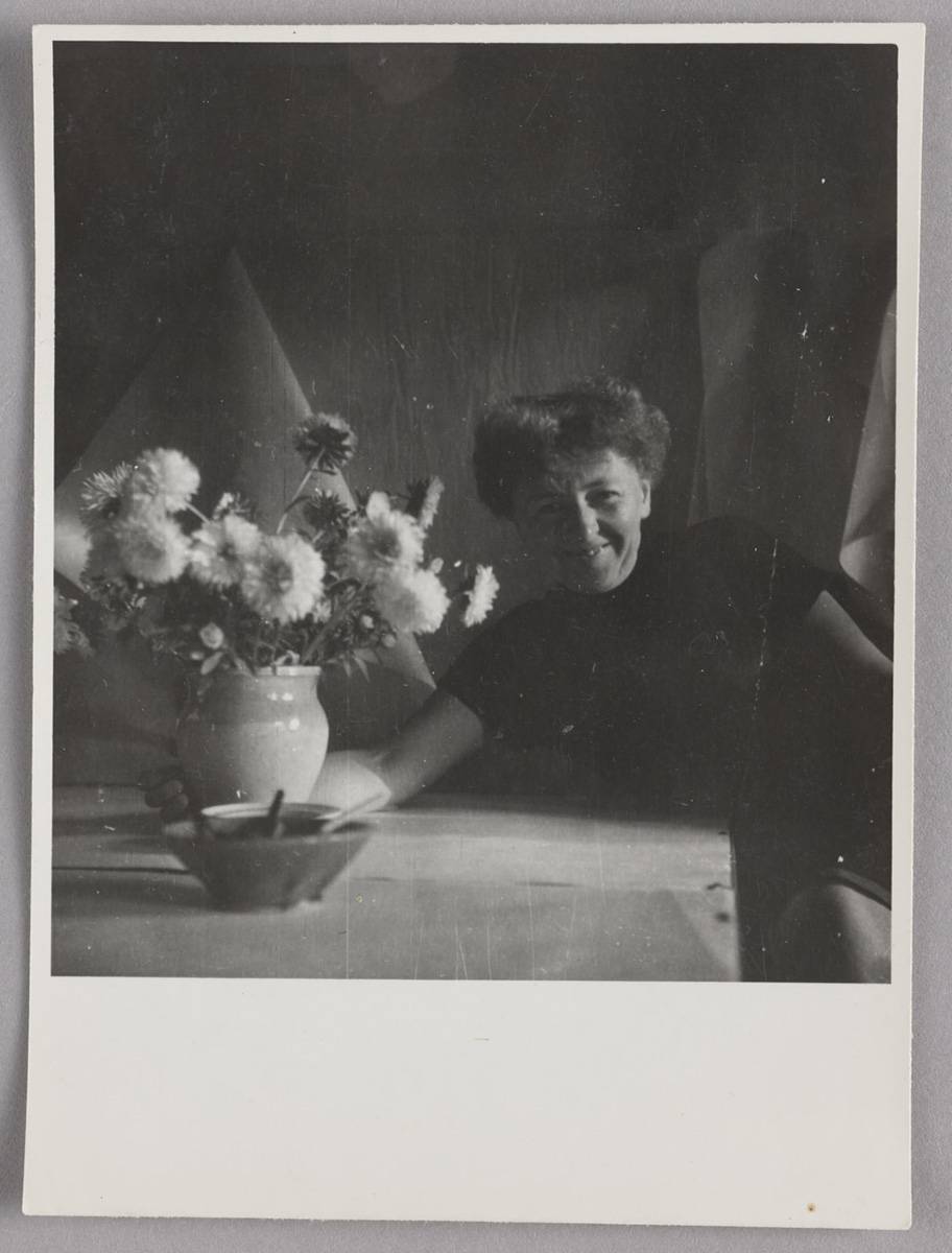 
Portret Aliny Scholtz z wazonem, archiwum spadkobierców
