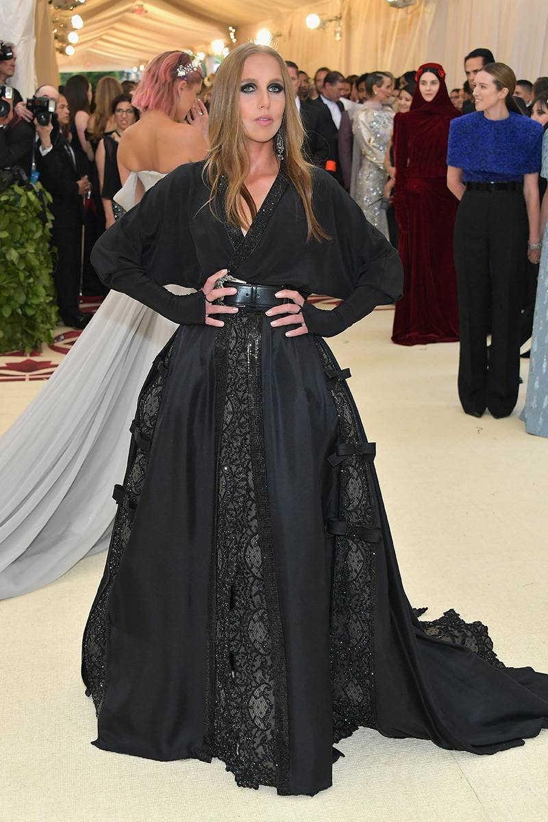 Allegra Versace na MET Gali w 2018 roku (Fot. Neilson Barnard/Getty Images)