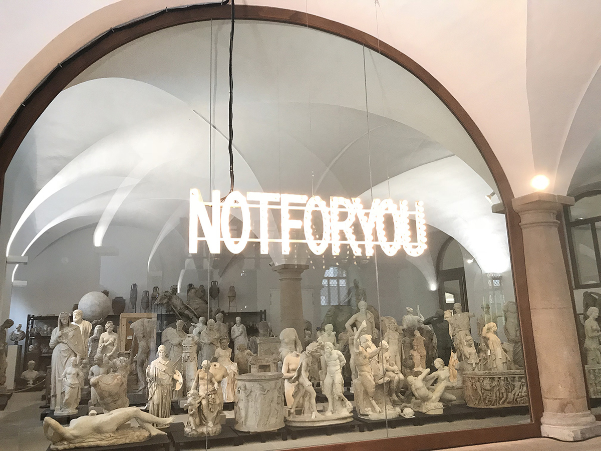 Monica Bonvicini, NOTFORYOU, instalacja w Muzeum Albertinum, Drezno