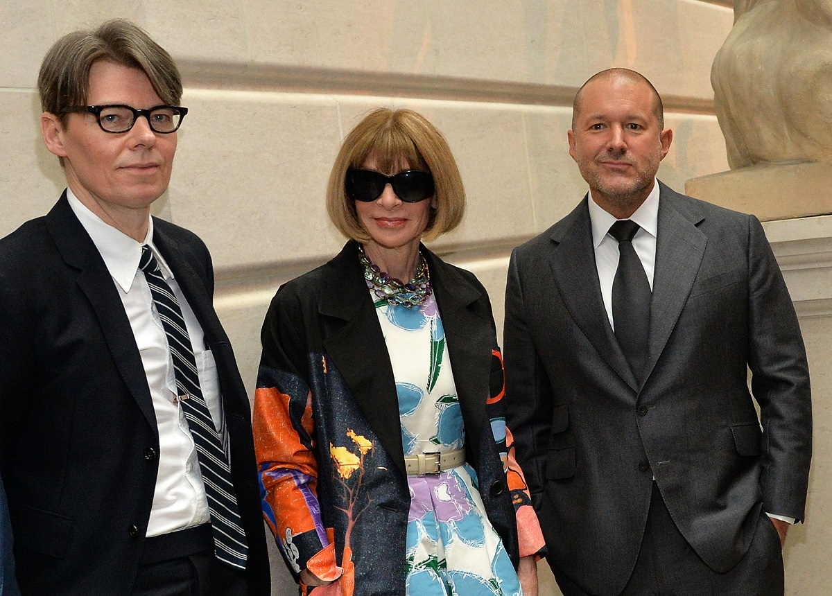Andrew Bolton, Anna Wintour i szef designu Applea John Ive podczas koferencji prasowej poświęconej wystawie Manus x Machina: Fashion in an Age of Technology