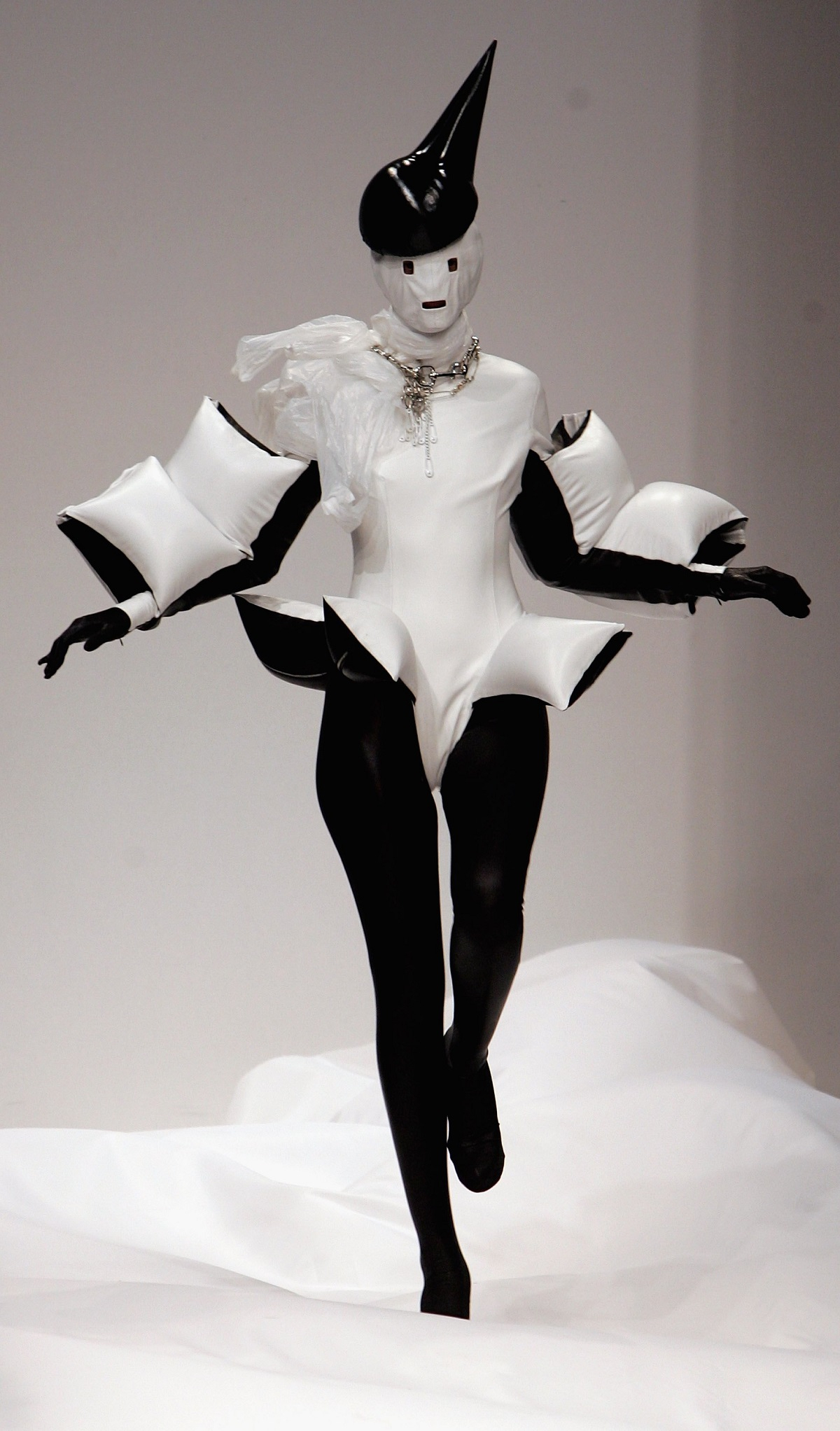 Gareth Pugh wiosna-lato 2007