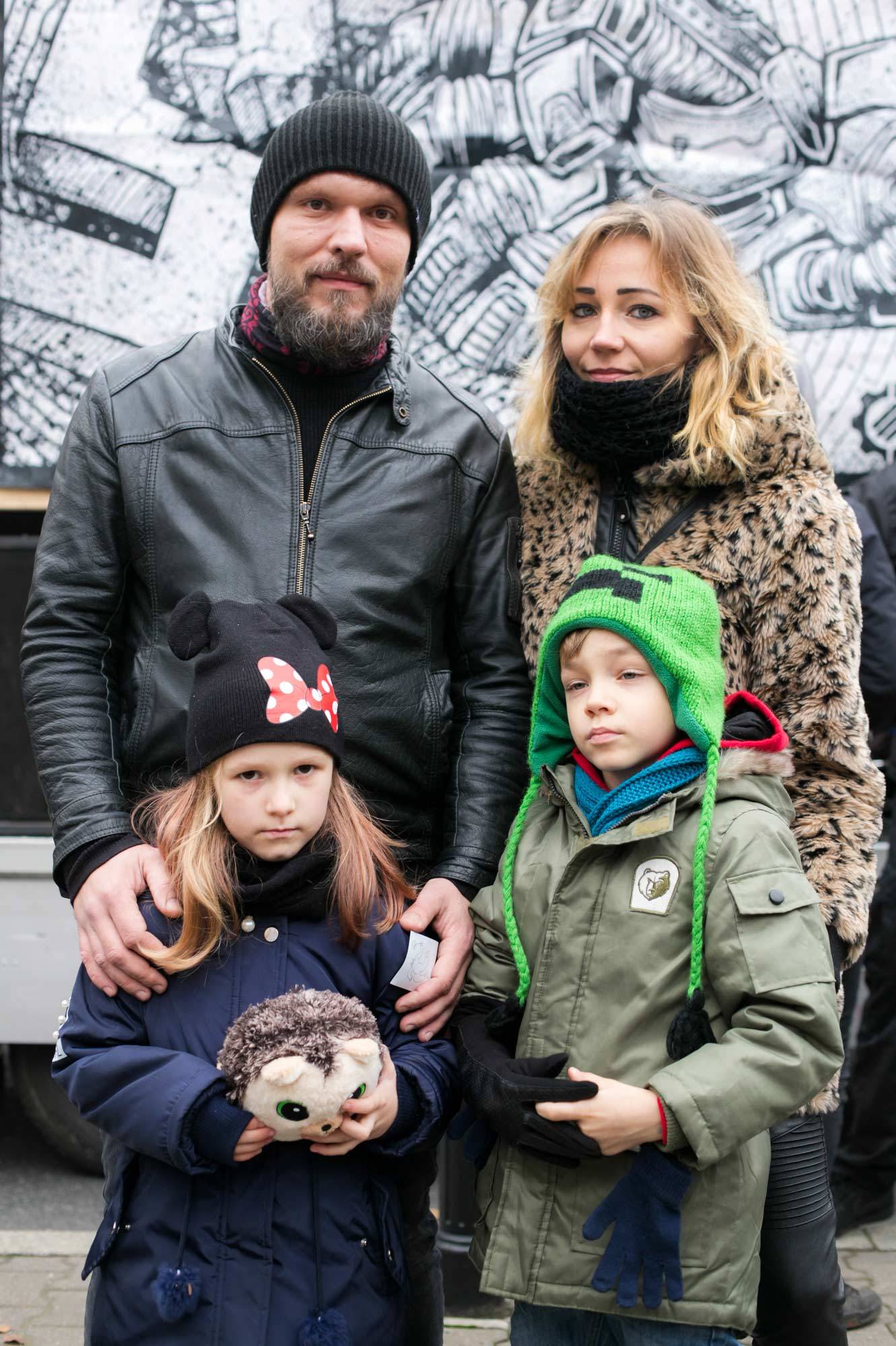 Cezary i Monika z dziećmi: Kariną i Olkiem (Fot. Luka Łukasiak)