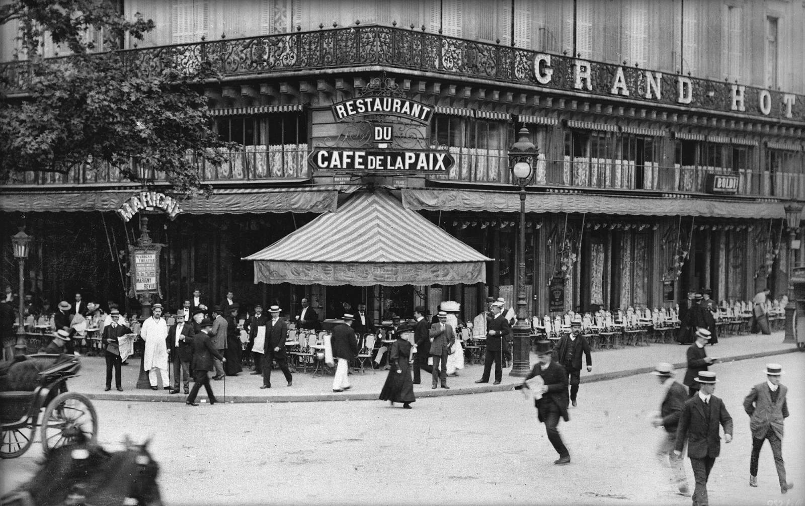 Café de la Paix, ok 1900 roku (Fot. Getty Images)