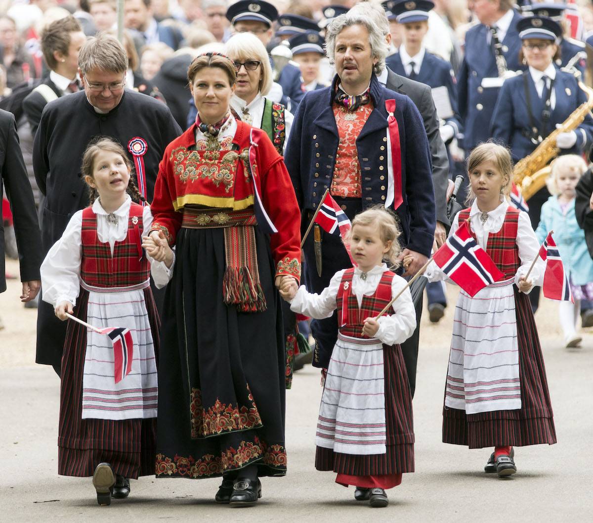 Med ektemannen og døtrene i 2013 / Foto.  Mark Cuthbert/UK Press via Getty Images