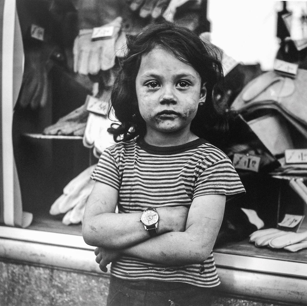 Sprzeczne sygnały, Kanada, 1955. (Fot. Vivian Maier)