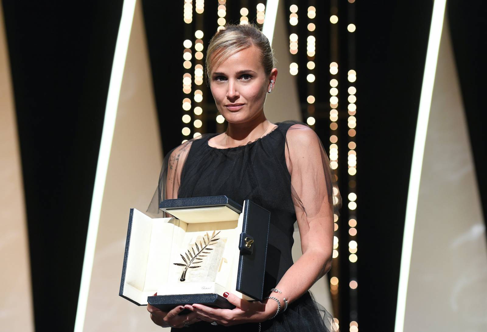 Francuska reżyserka Julia Ducournau ze Złotą Palmą za film Titane, Festiwal Filmowy w Cannes, 2021 rok