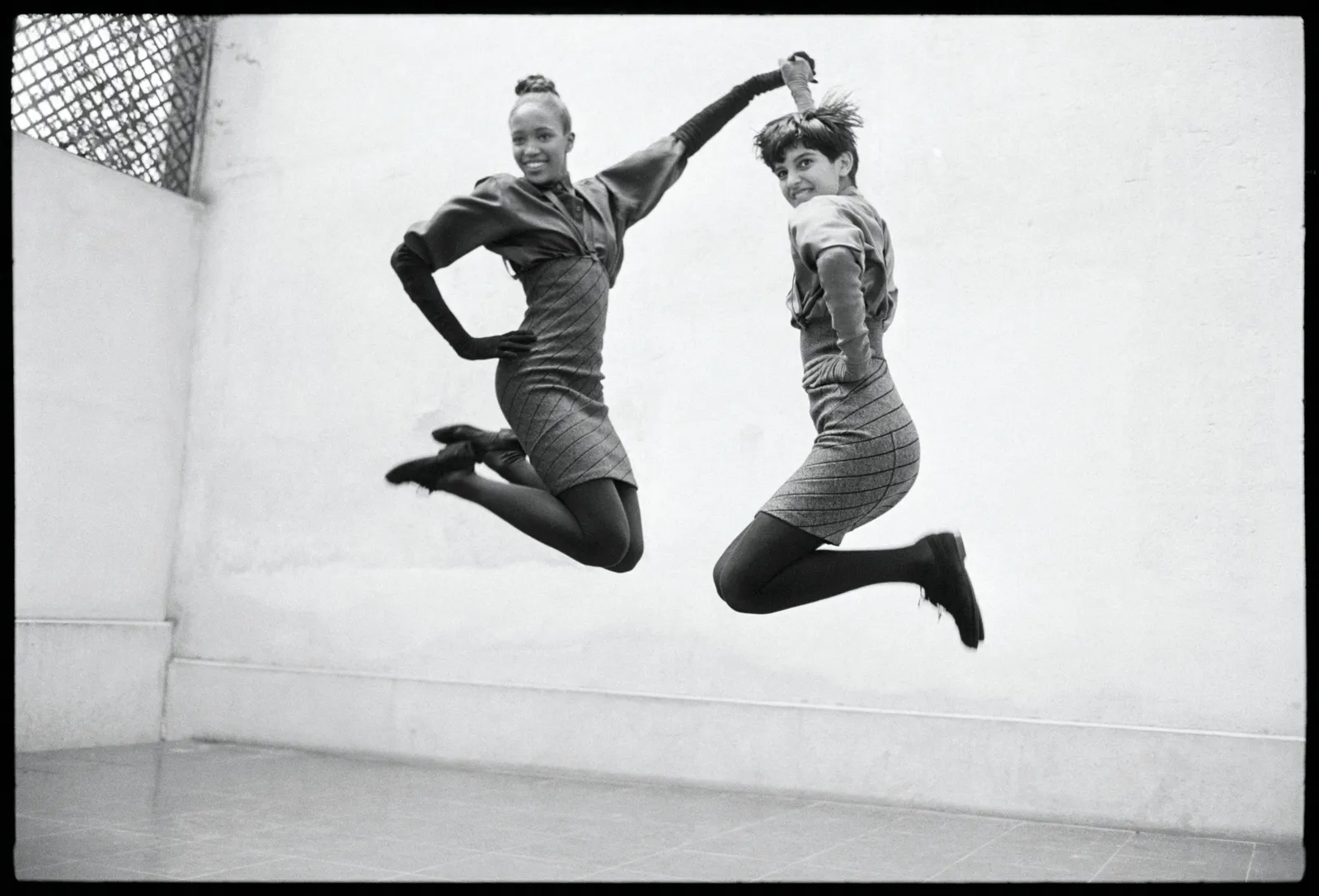 Naomi Campbell i Jennifer Gimenez, Paryż 1986 (Fot. Arthur Elgort)