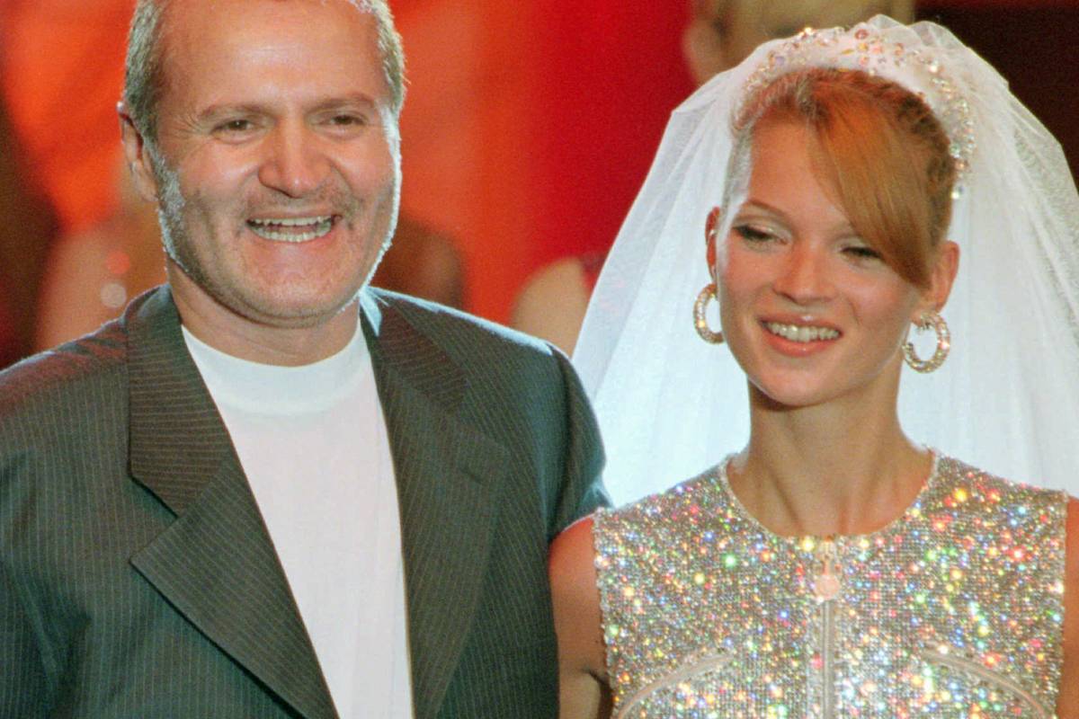 Gianni Versace i Kate Moss na pokazie Versace Atelier jesień–zima 1995 (Fot. Shutterstock)