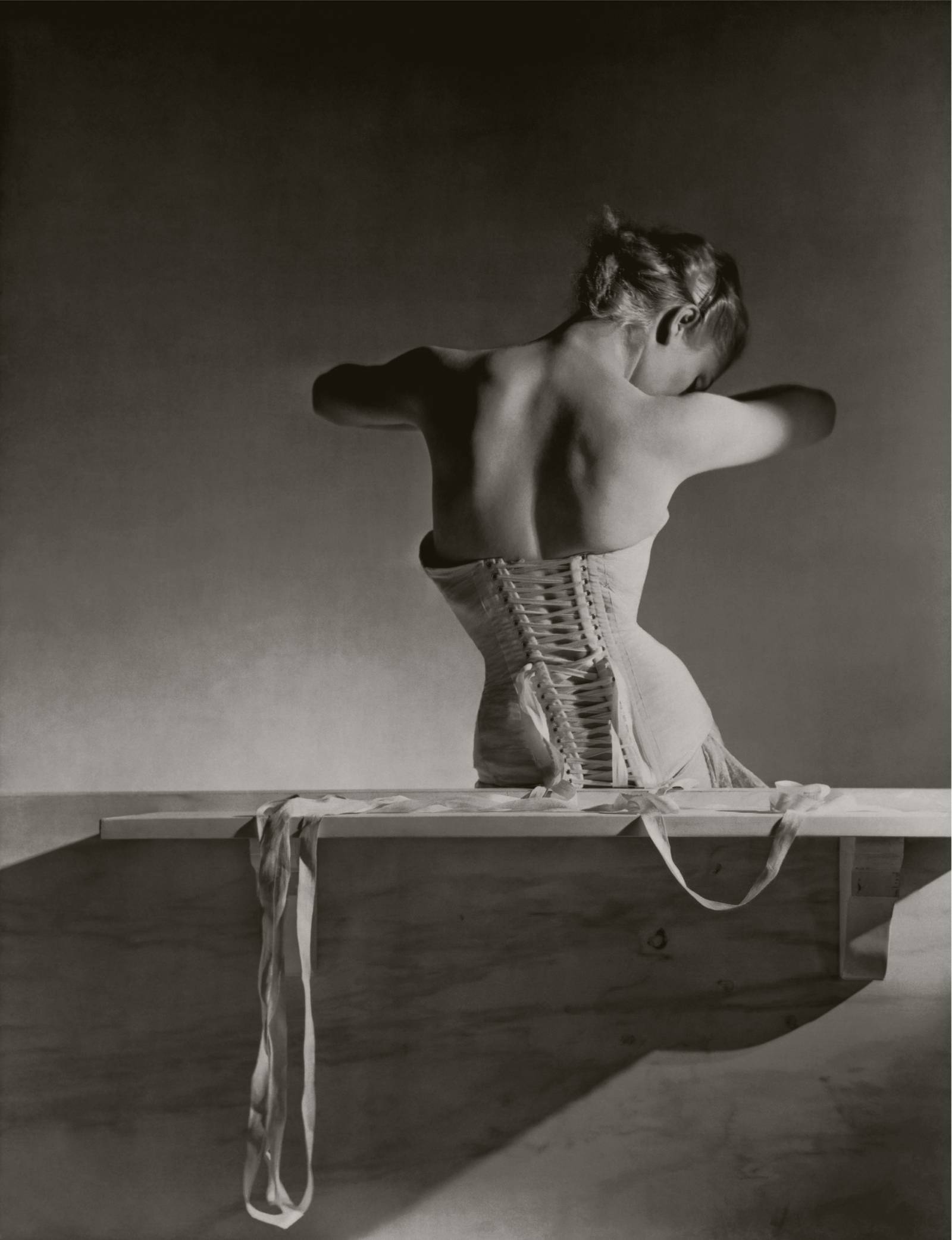 Gorset Mainbocher, 1939 (Fot. Horst P. Horst, courtesy of Horst estate)