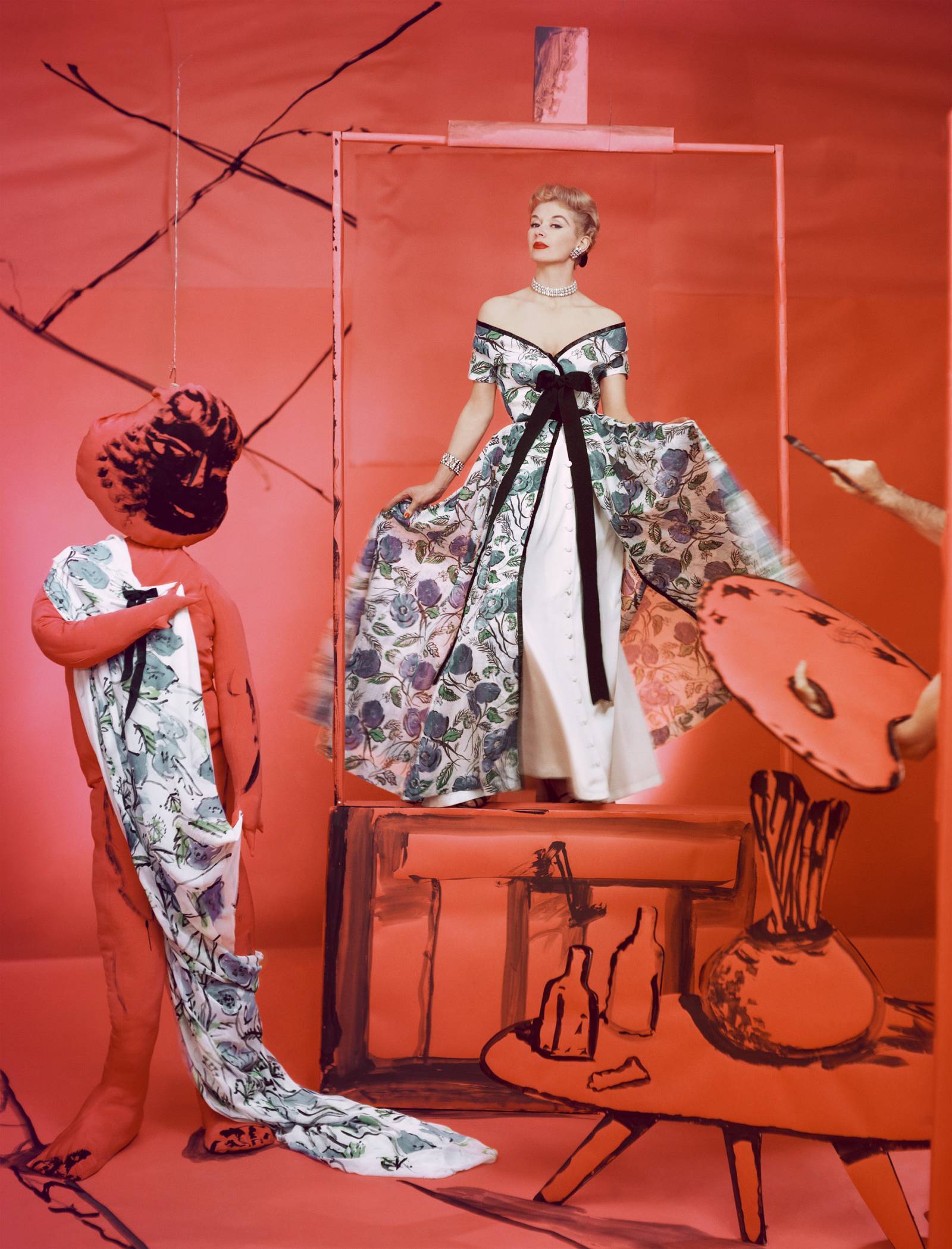 Lisa Fonssagrives w sukni Pierrea Balmaina; scenografia: Marcel Vertes, 1953 (Fot. Horst P. Horst, courtesy of Horst estate)