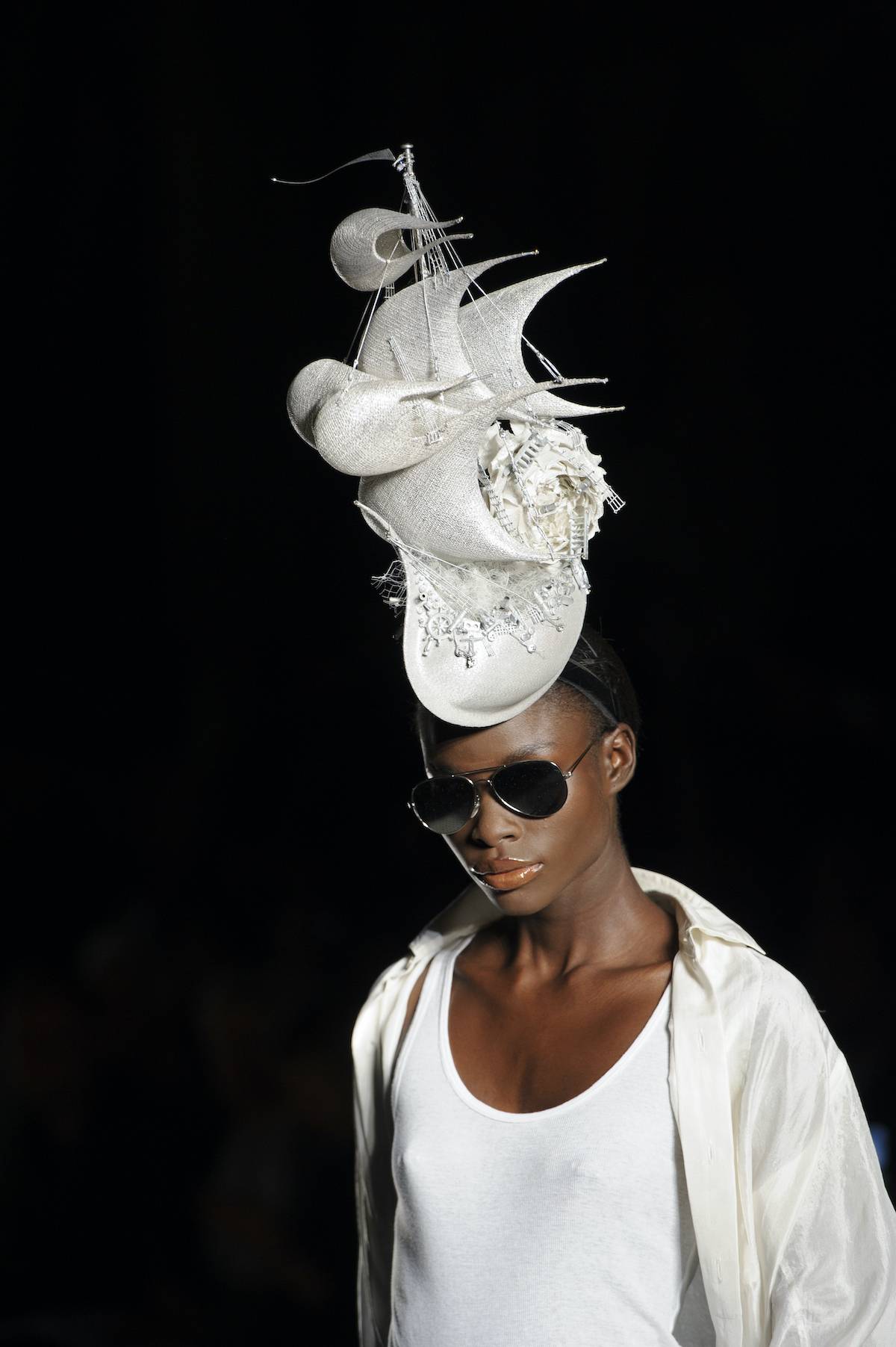 (Fot. Philip Treacy)