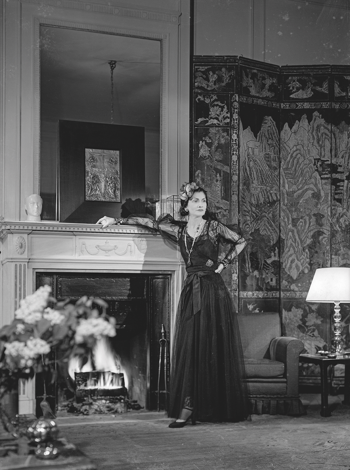 François Kollar. Coco Chanel in her apartment at the Ritz for Harper’s Bazaar, Paris
© Ministère de la Culture – Médiathèque de l’Architecture et du Patrimoine, Dist.
RMN-Grand Palais / François Kollar