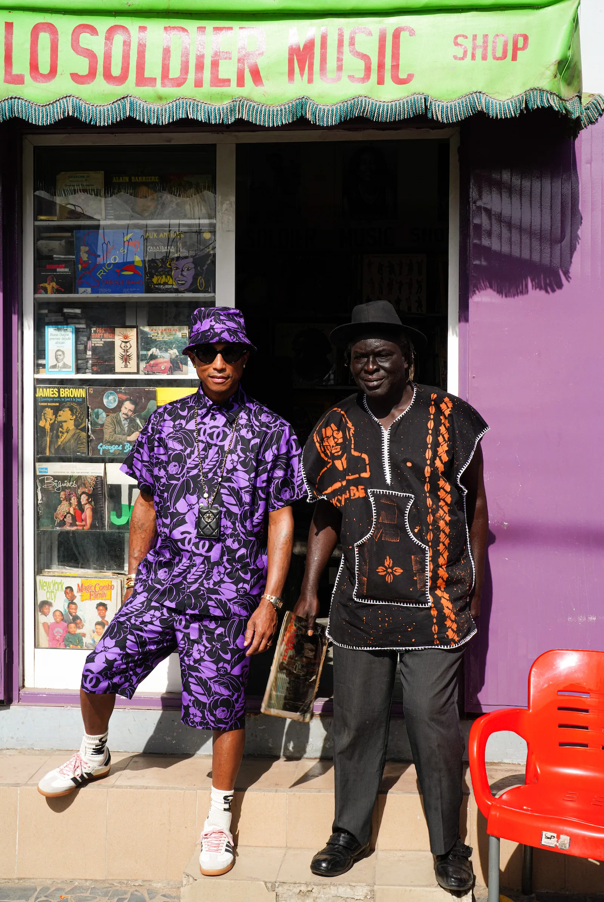 Pharrell w Bufalo Soldier Music Shop (Fot. materiały prasowe Chanel)