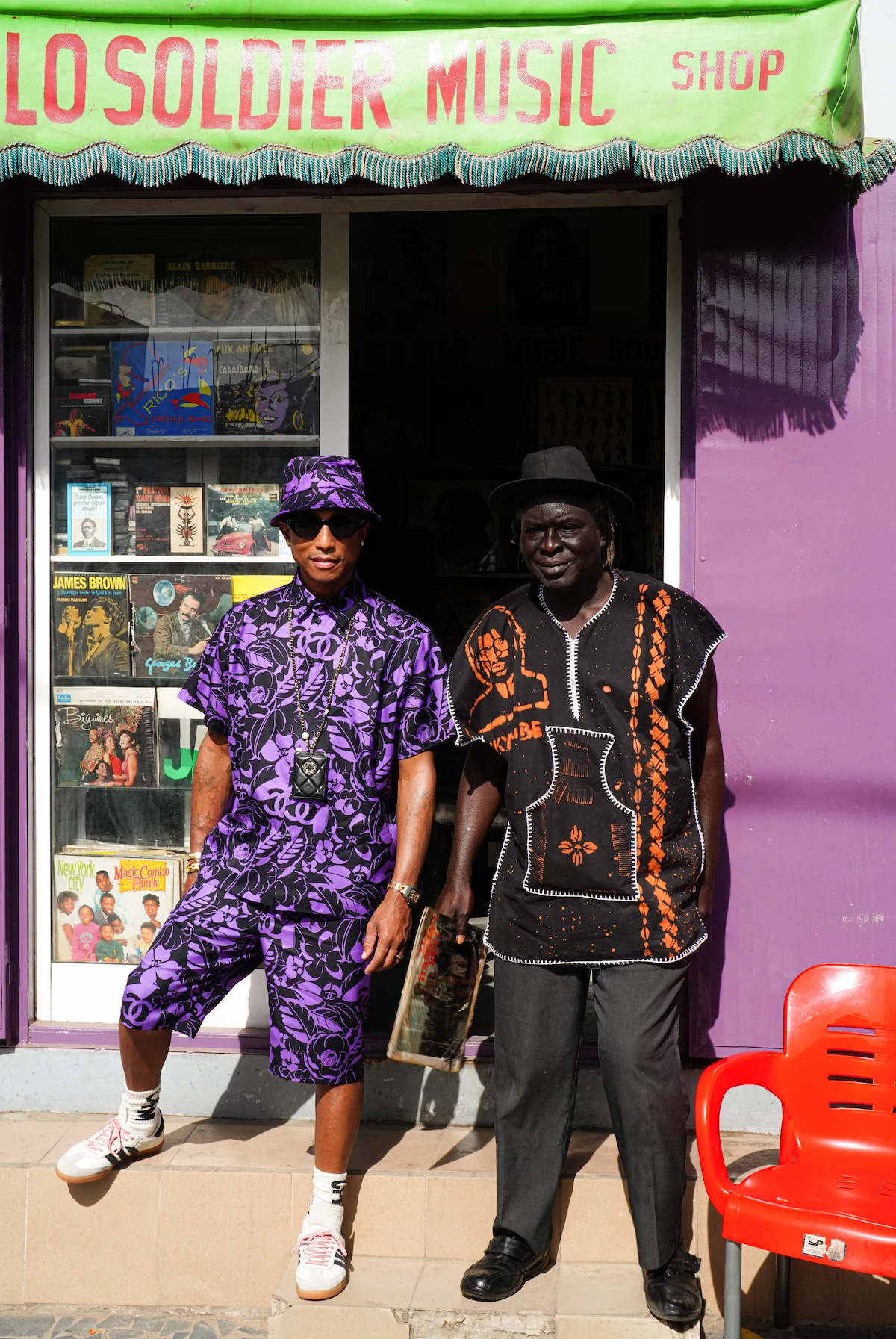 Pharrell w Bufalo Soldier Music Shop (Fot. materiały prasowe Chanel)