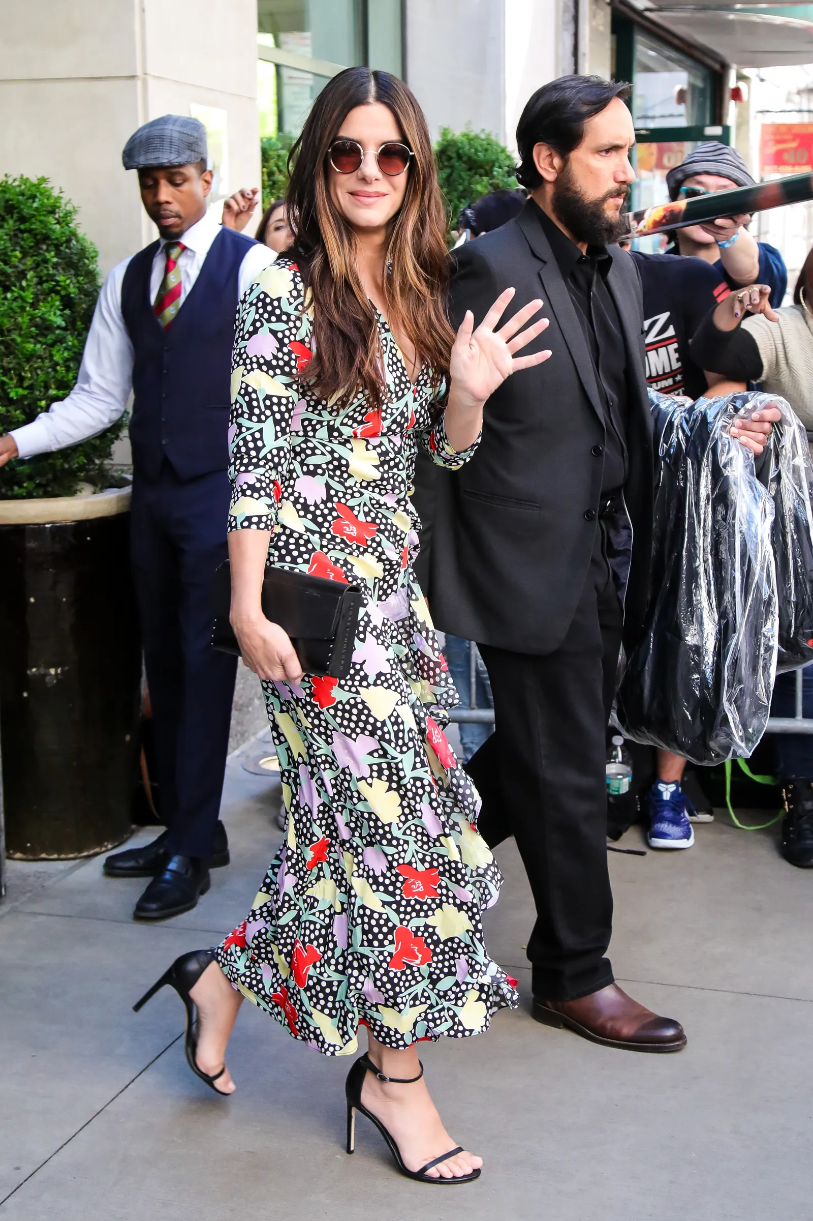 Sandra Bullock w sukience Rixo (Fot. Getty Images)