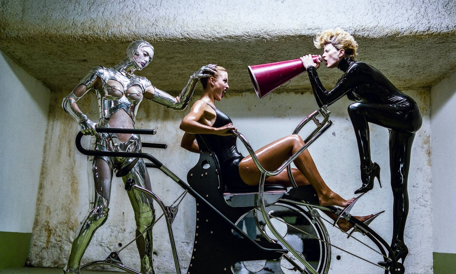Helmut Newton, Machine Age, Thierry Mugler, Vogue. Monte Carlo, 1995 © Helmut Newton Foundation.