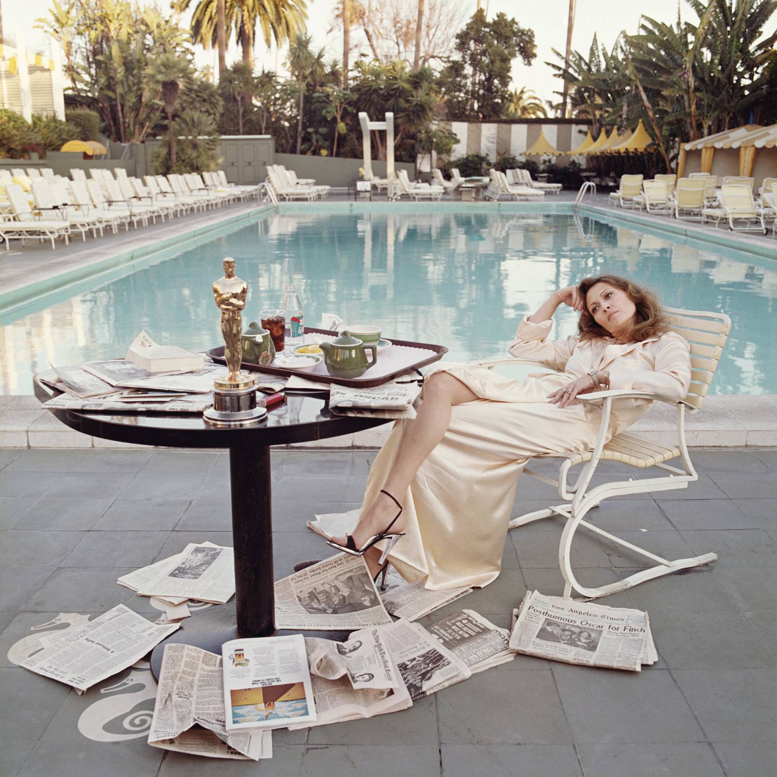 Faye Dunaway the morning after winning an Oscar for Best Actress at the Academy Awards in Beverly Hills, Los Angeles’, 1977 (©Terry ONeill/Iconic Images)