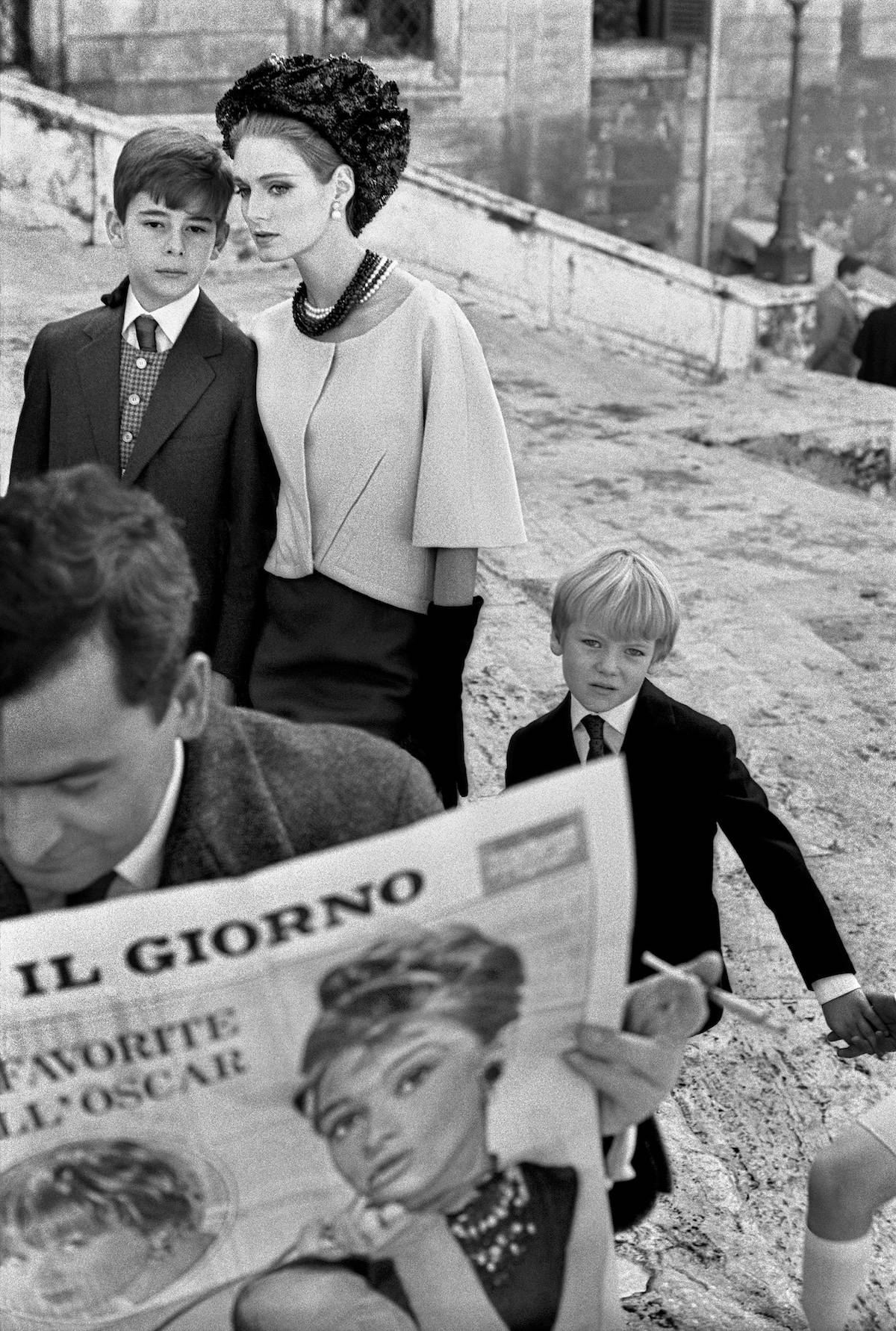 Deborah Dixon na schodach Piazza di Spagna, dla Harper’s Bazaar, Rzym, 1962 (Fot. Frank Horvat)