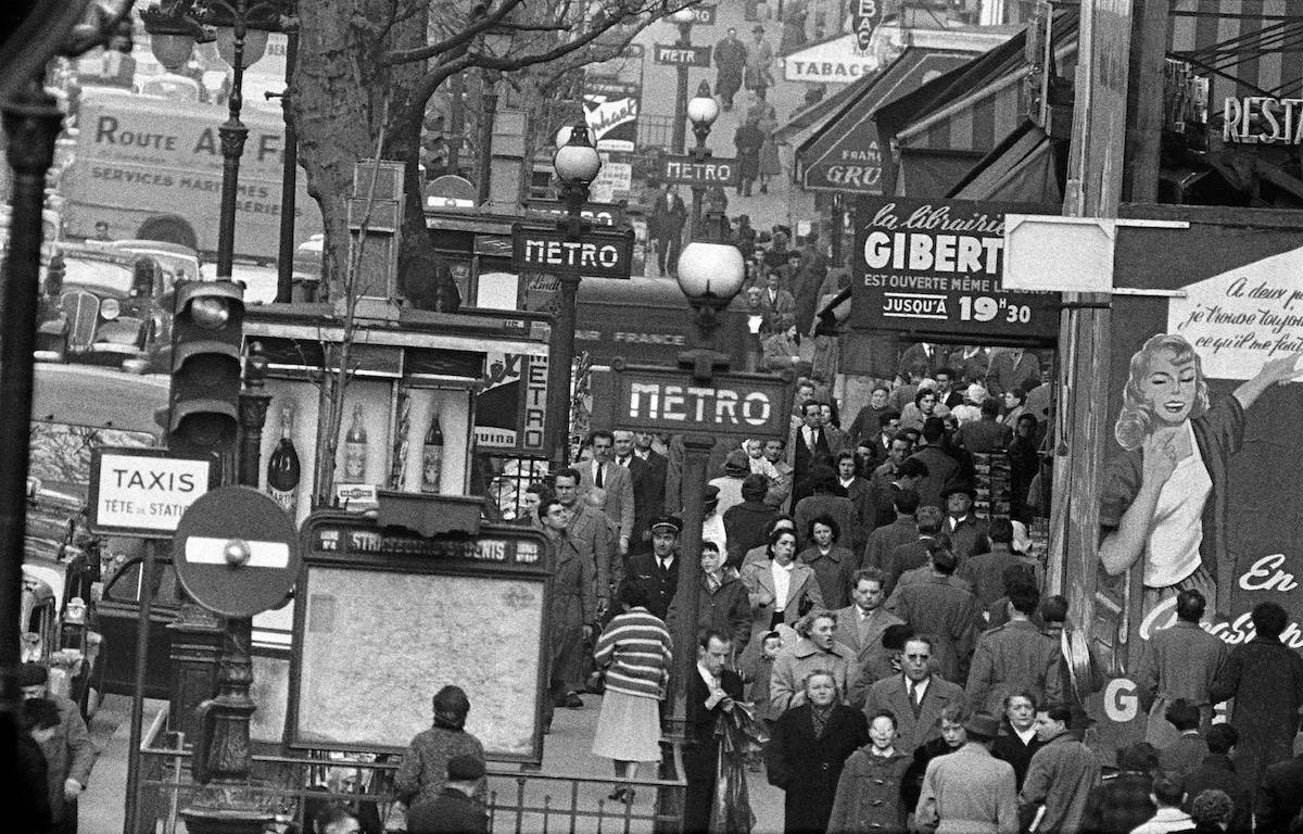 Metro Strasbourg-Saint-Denis, Paryż, 1956 (Fot. Frank Horvat)