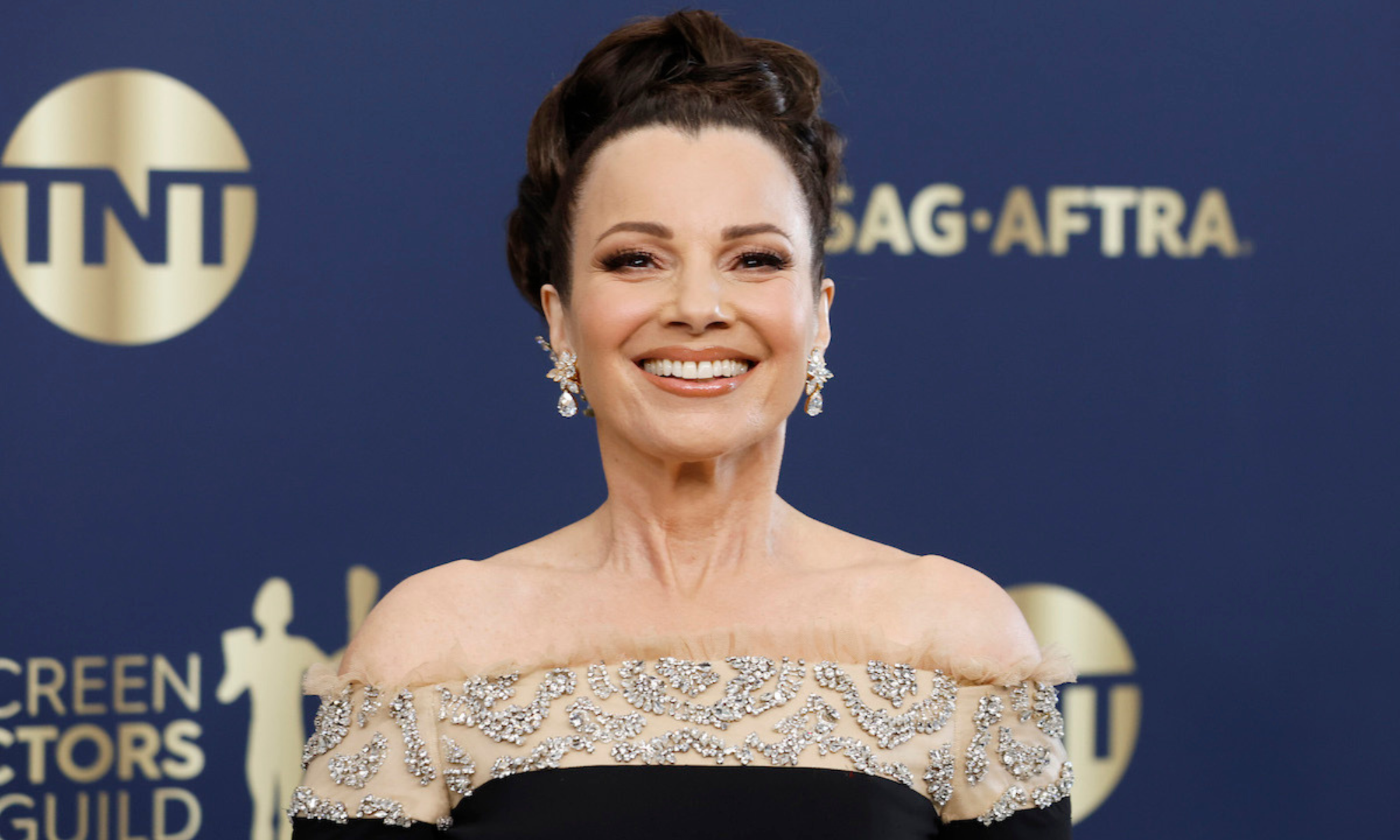 Aktorka i producentka filmowa Fran Drescher zasłynęła rolą niani Fran Fine w serialu „Pomoc domowa”. Dziś gwiazda stanęła na czele strajkujących aktorów ze związku zawodowego SAG-AFTRA. (Fot. Getty Images)