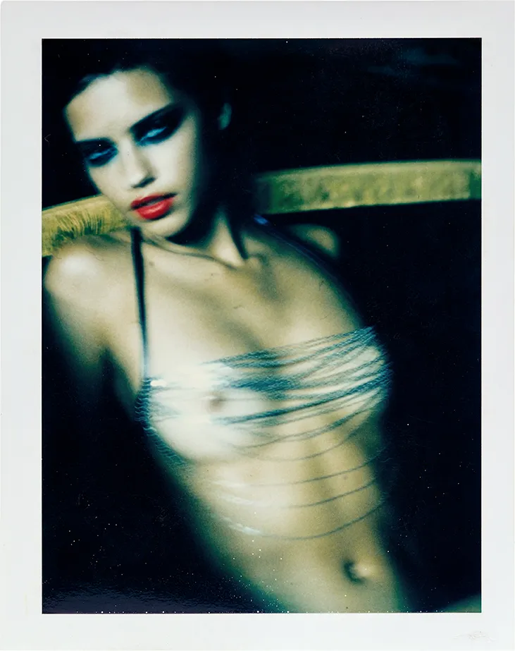 Adriana Lima na sesji w Meksyku (Fot. Ellen von Unwerth/Courtesy of Phillips)