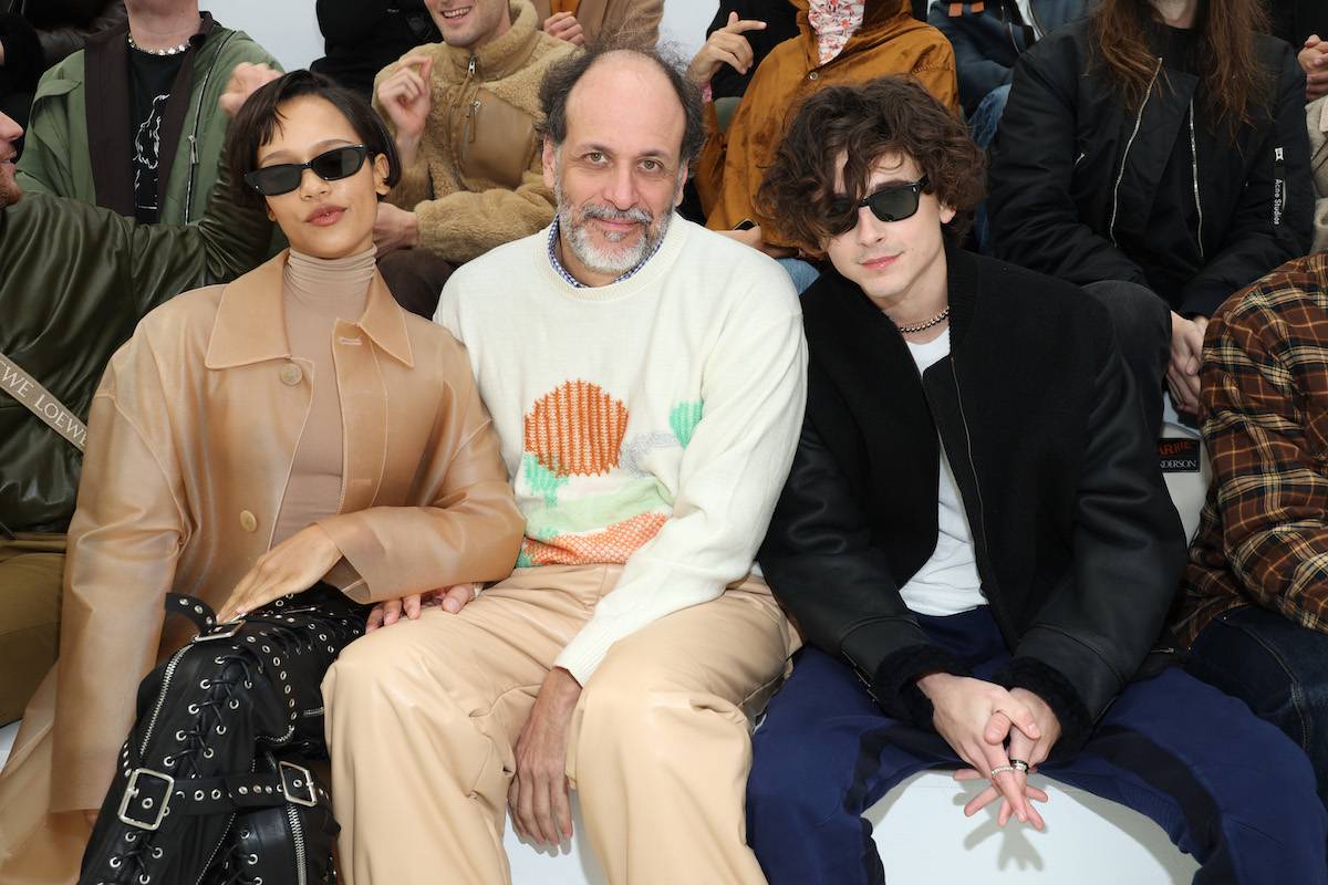 Taylor Russell, Luca Guadagnino i Timothée Chalamet na paryskim pokazie Loewe (Fot. Getty Images)