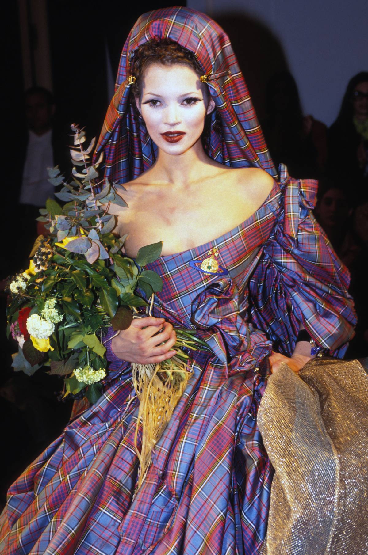 Vivienne Westwood jesień-zima 1993-1994 (Fot. Getty Images)