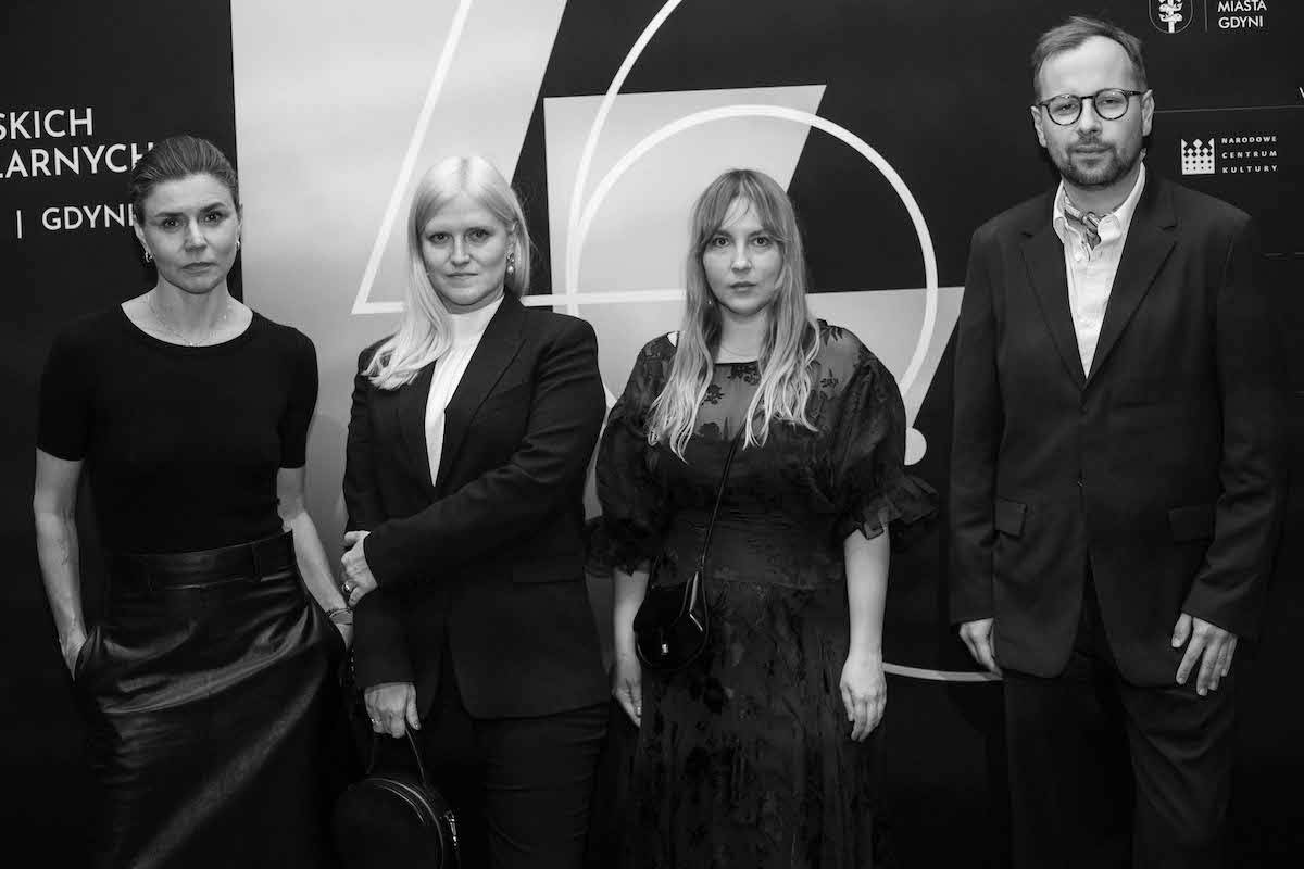 Od lewej: Małgorzata Szumowska i reprezentacja „Vogue Polska” – dyrektor wydawnicza Hanna Rydlewska, redaktor naczelna Ina Lekiewicz i dyrektor ds. marketingu i PR Szymon Machnikowski / Fot. Alin Kovacs