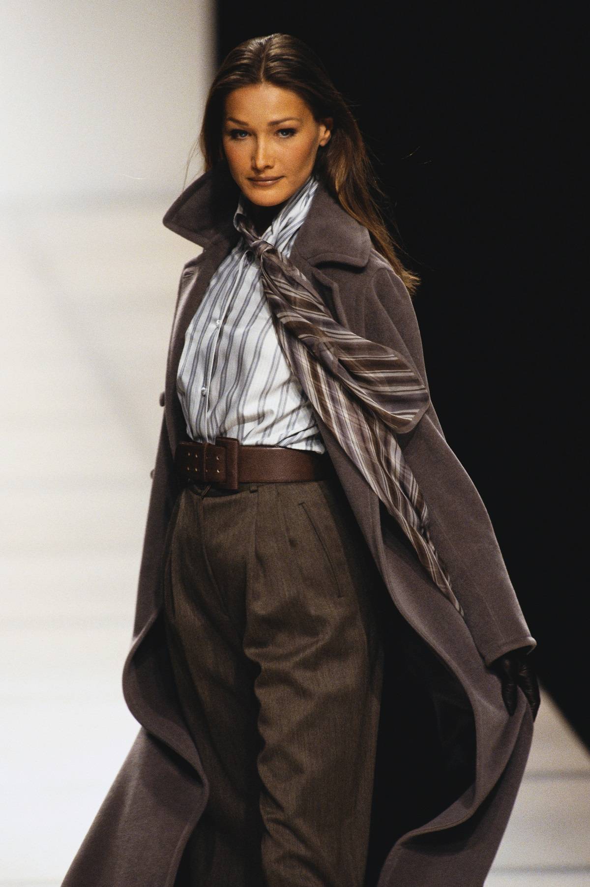 Carla Bruni na pokazie Armani, 1992 rok