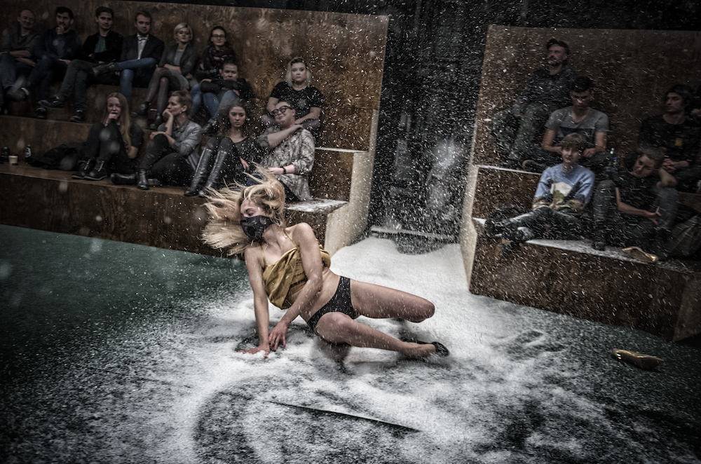 Fotos ze spektaklu „Bachantki” w Teatrze Powszechnym w Warszawie (Fot. Magda Hueckel)