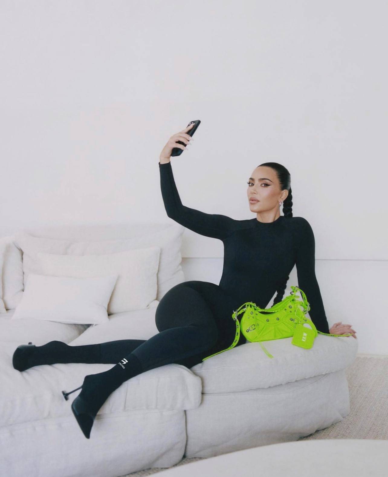 Kim Kardashian w kampanii Balenciagi / (Fot. materiały prasowe)