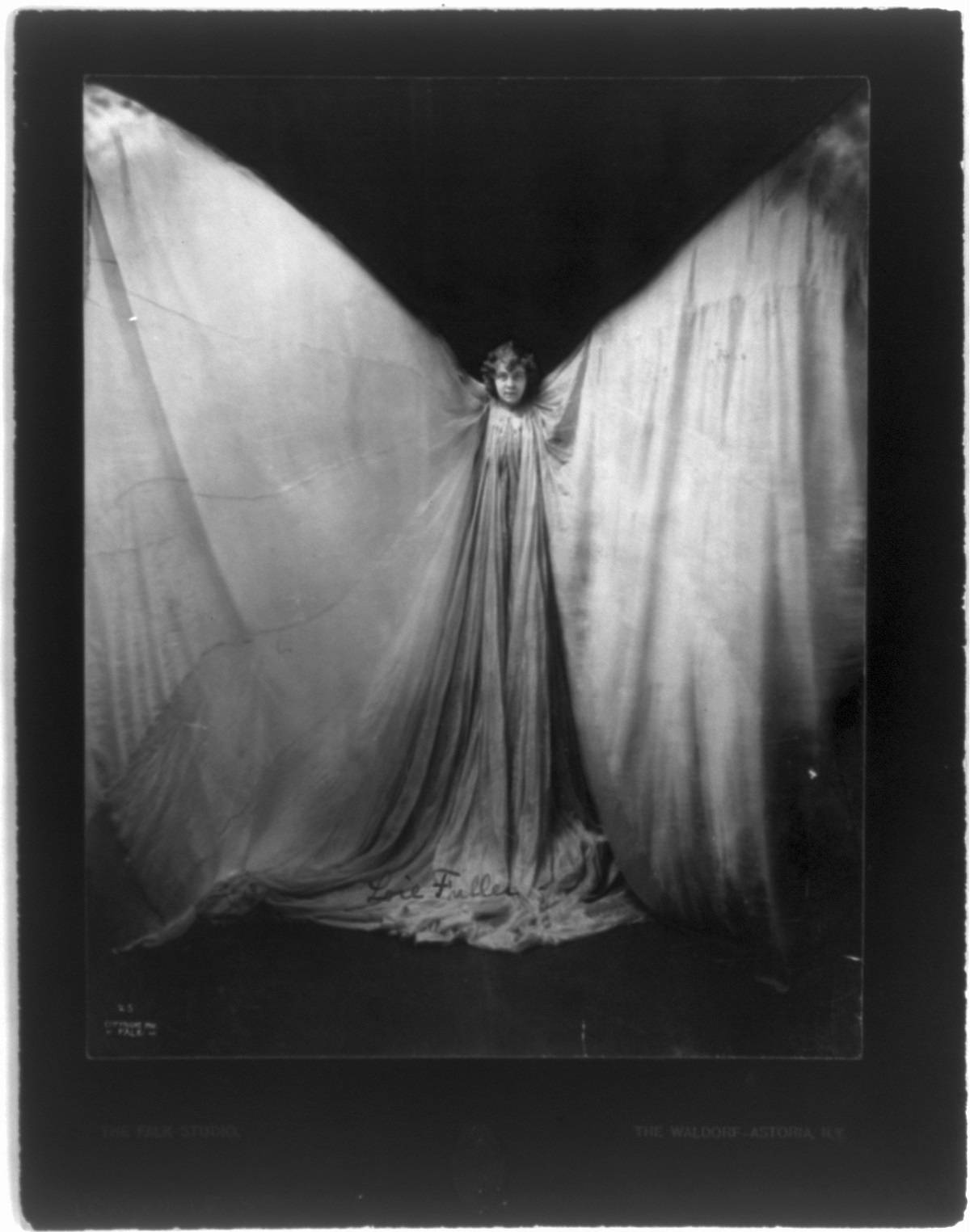 ), Loïe Fuller, c. 1901, autor nieznany