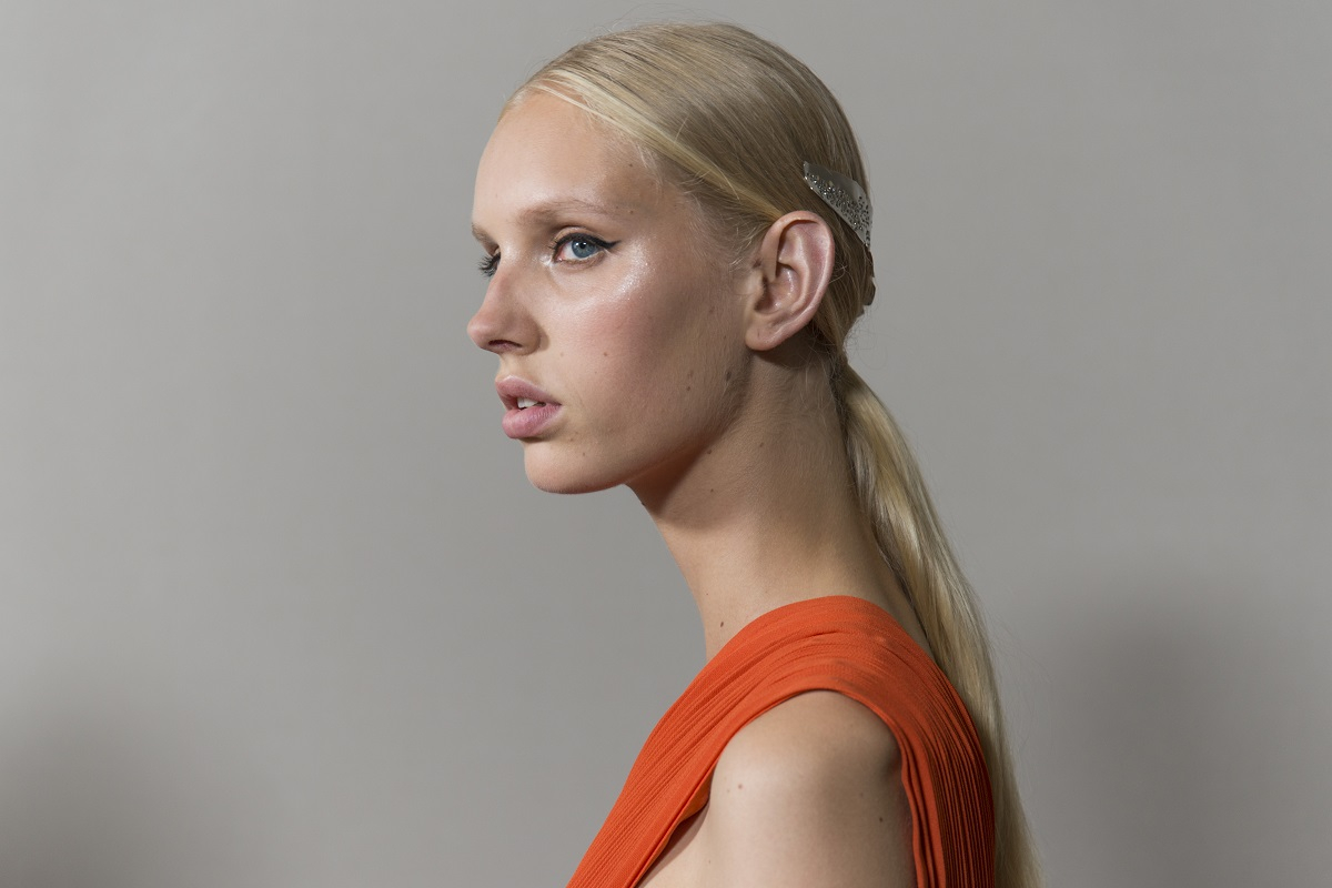 Makijaż na pokazie kolekcji Givenchy haute couture jesień 2018 (Fot. ImaxTree)