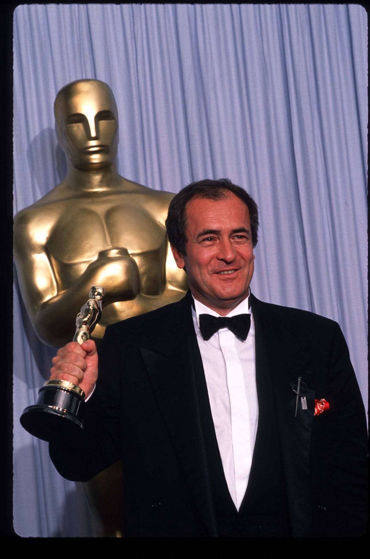 Bernardo Bertolucci z Oscarem za „Ostatniego cesarza”, 1988 (Fot. John T. Barr / Contributor / Getty Images)