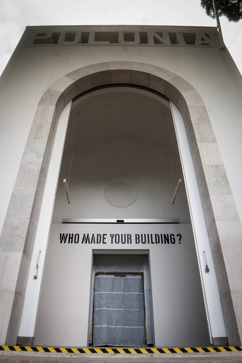 Wejście do pawilonu podczas 15. Biennale Architektury (2016), projekt Dominiki Janickiej Fair Building