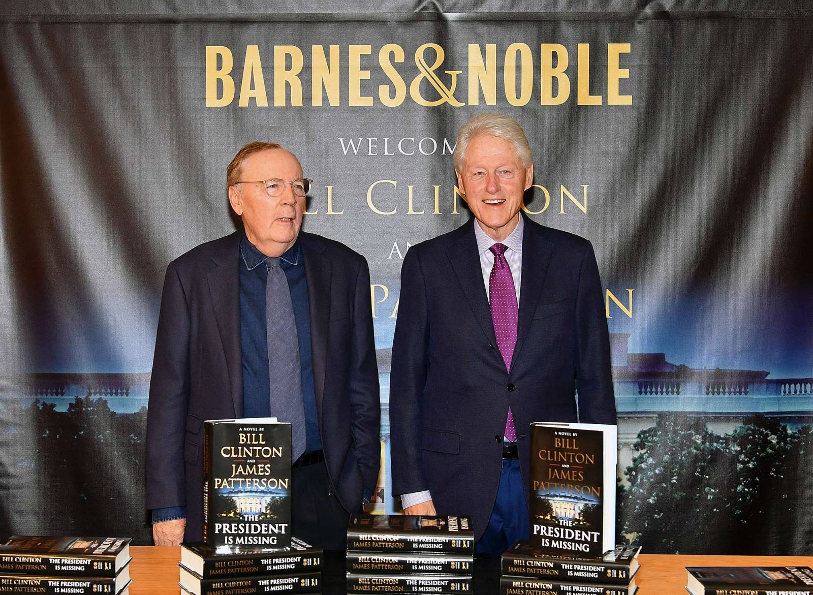 Bill Clinton, James Patterson w trakcie promocji książki. (Fot. Getty Images/ Slaven Vlasic / Stringer)