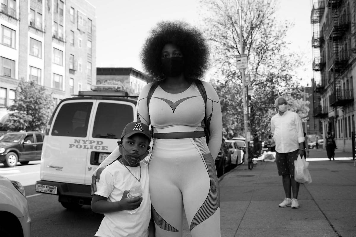 30 maja 2020 r. Matka z synem podczas protestów na Brooklynie, Nowy Jork (Fot. Kay Hickman)