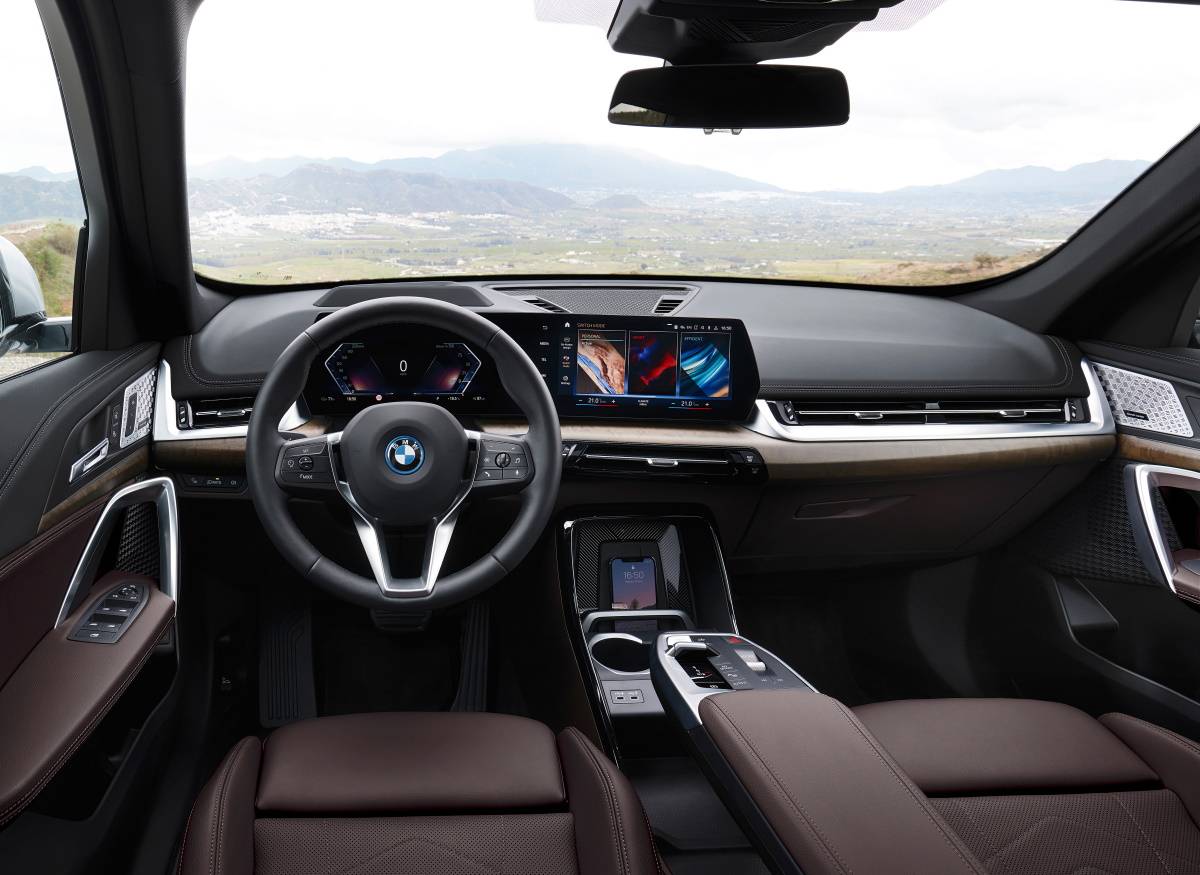 W pełni elektryczne BMW iX1: Elektryzująca radość z jazdy. 