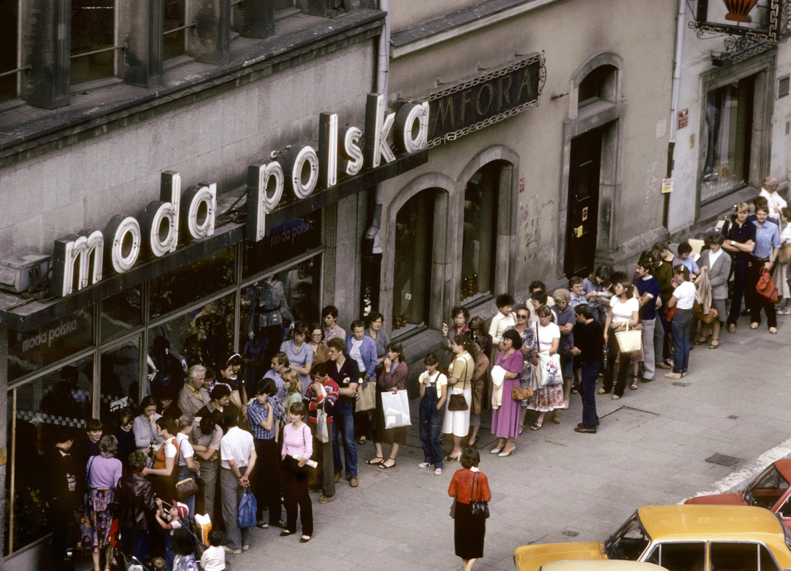 Wroclaw,1982. Sklep Mody Polskiej (Fot. Chris Niedenthal, Forum)