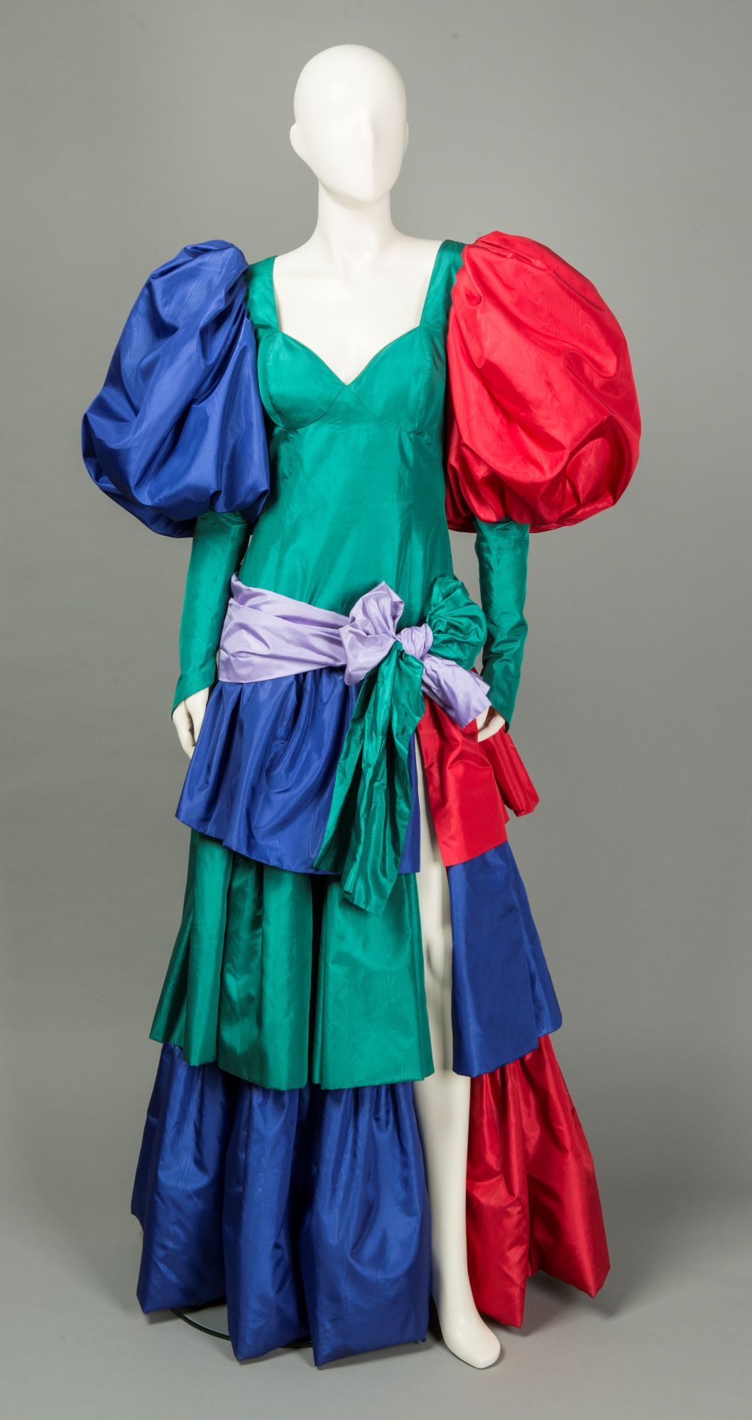 Suknia projektu Jerzego Antkowiaka (Fot. Karol Kowalik, Zbiory Muzeum Narodowego w Krakowie)