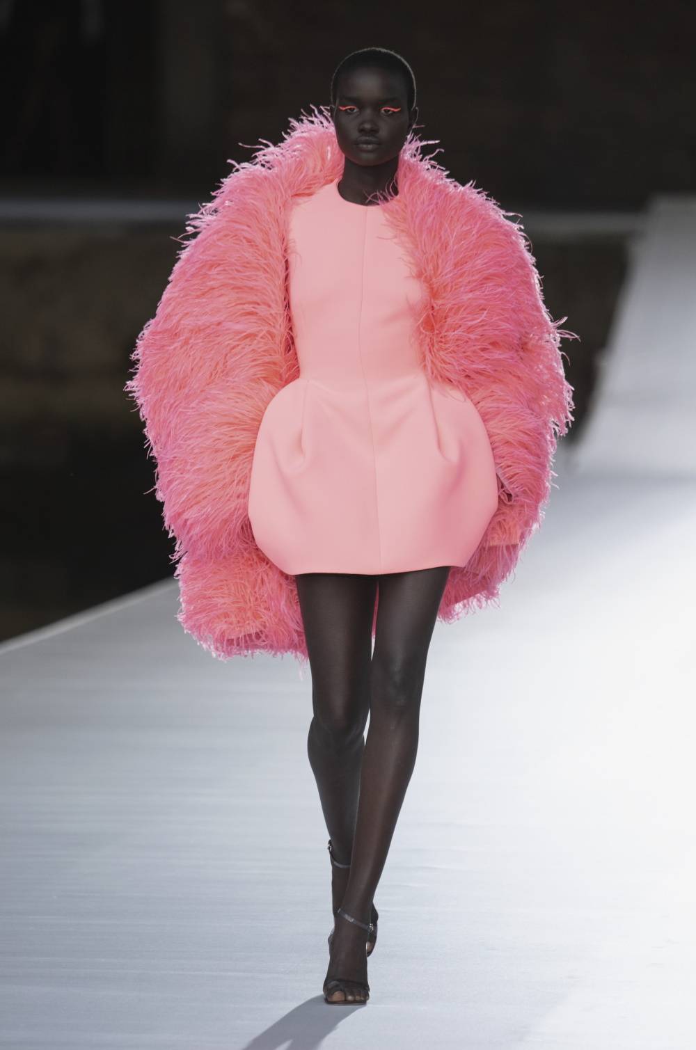 Valentino haute couture jesień-zima 2021 (Fot. ImaxTree)